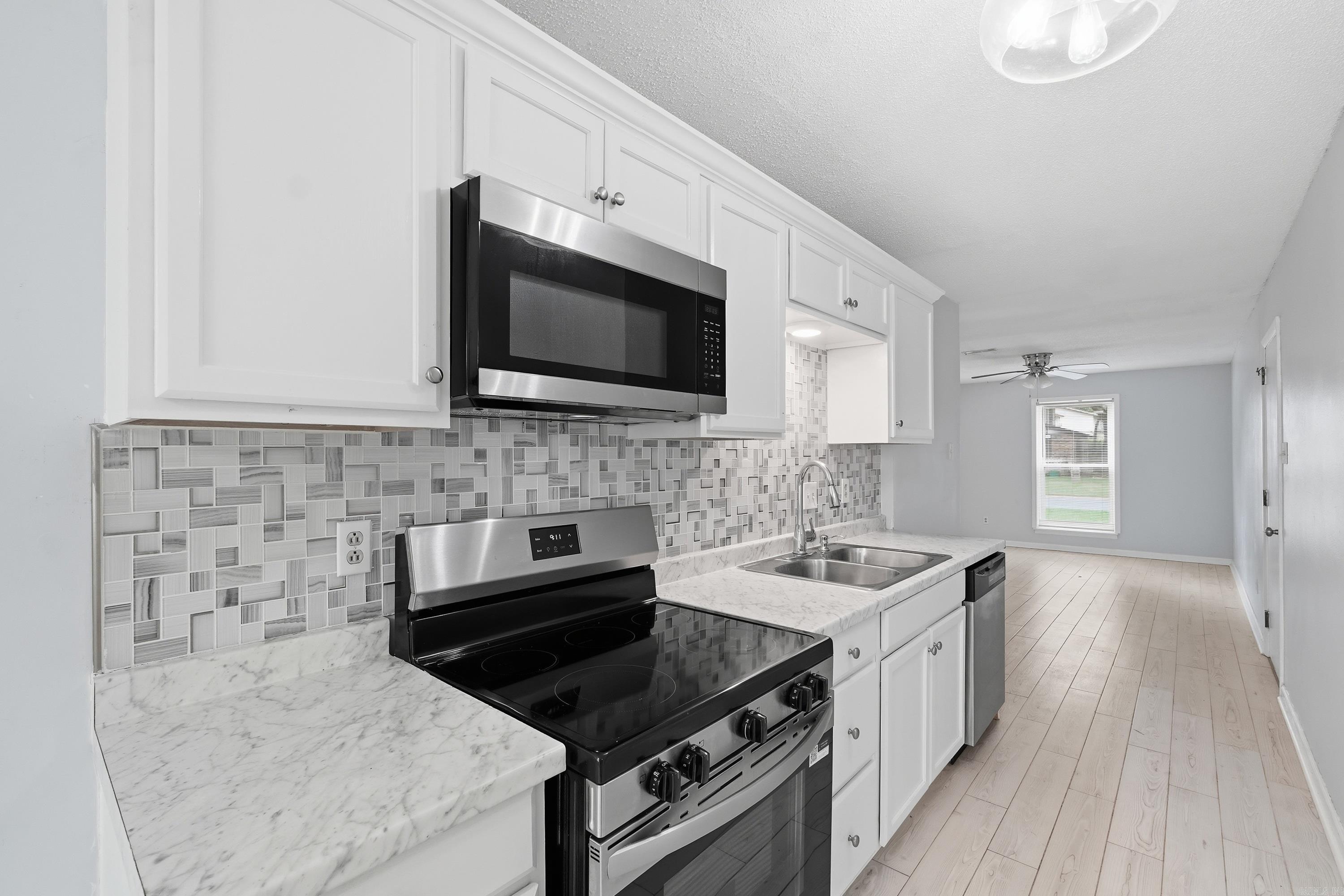 6108 Woodview Dr Property Photo 3