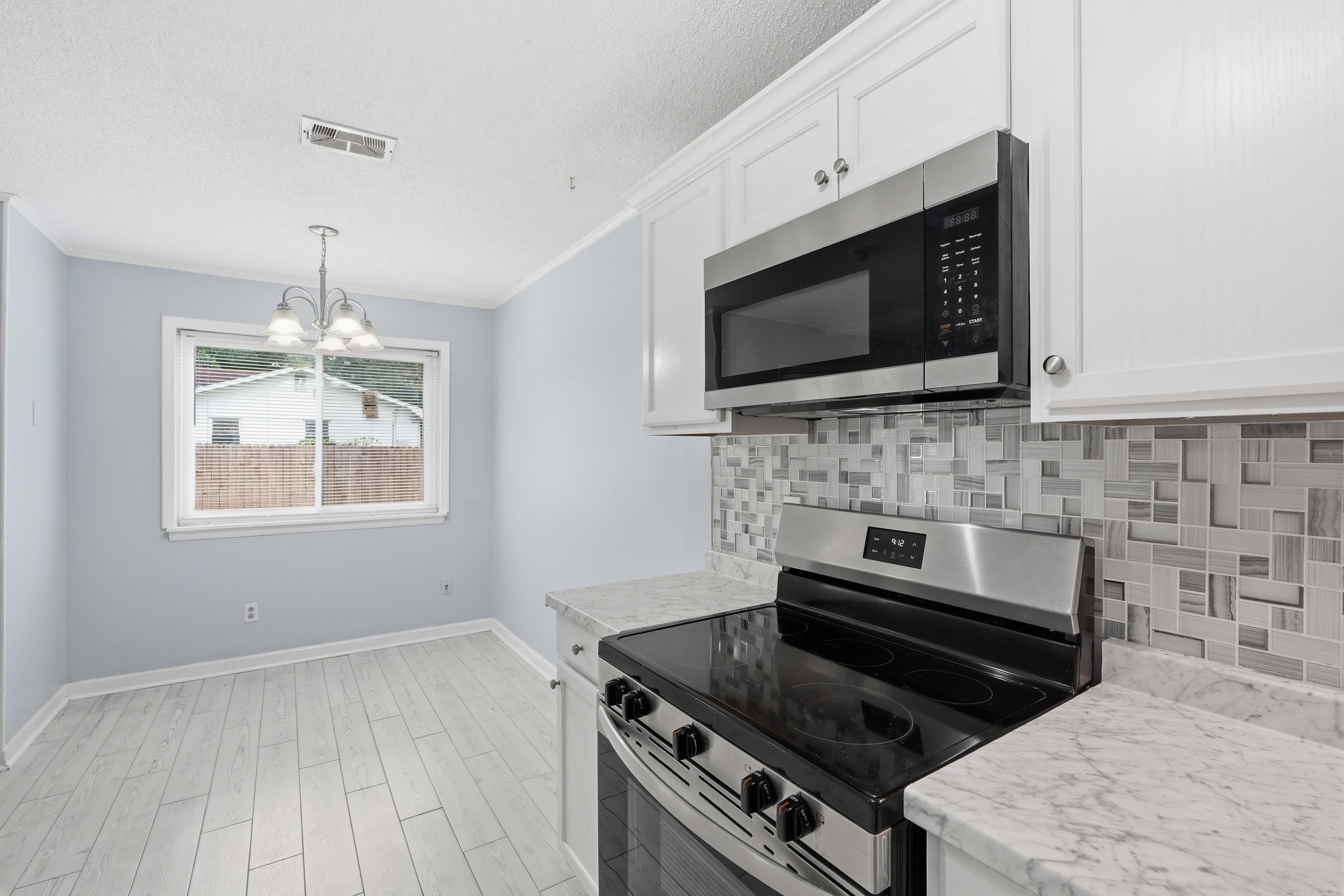 6108 Woodview Dr Property Photo 4