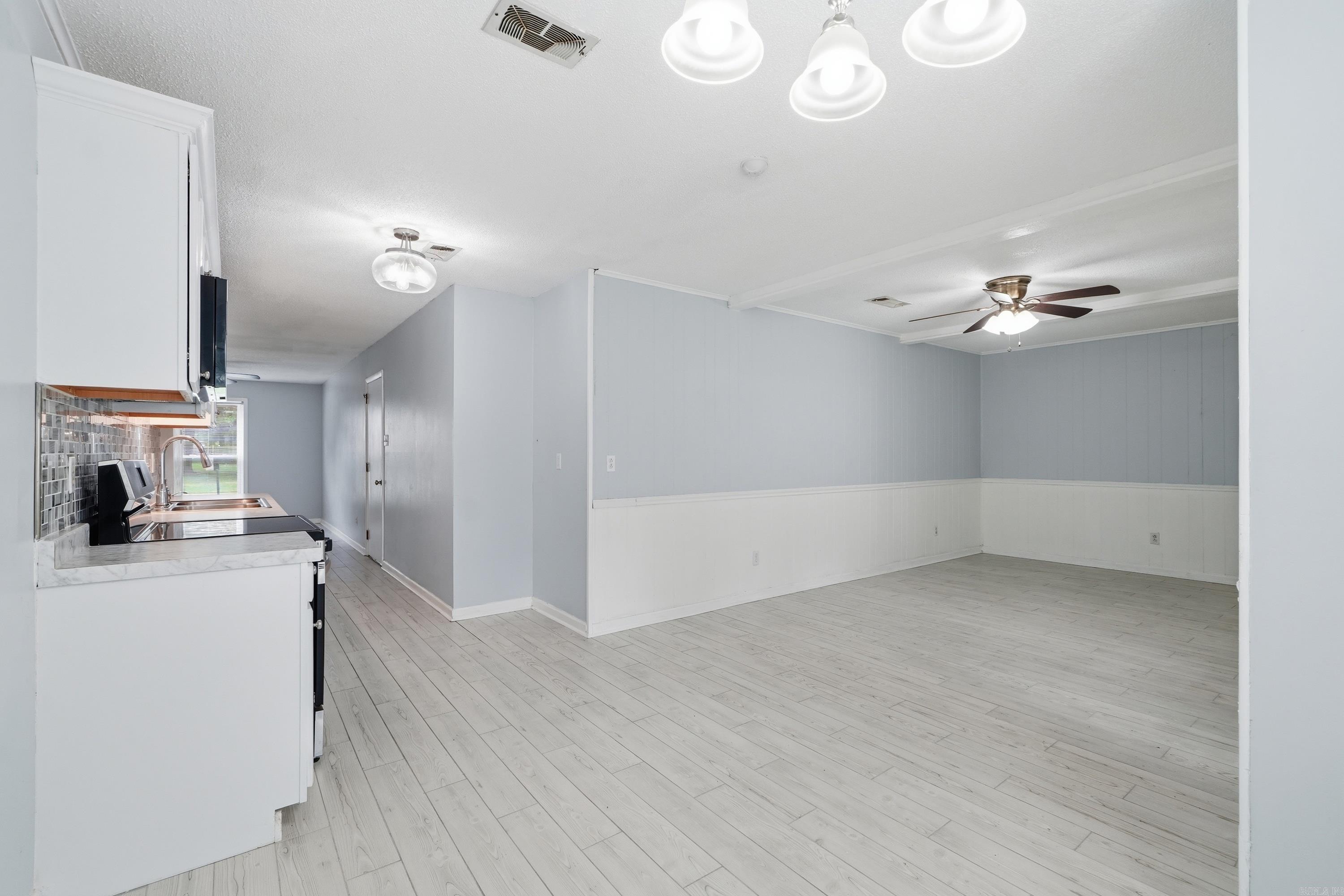 6108 Woodview Dr Property Photo 7
