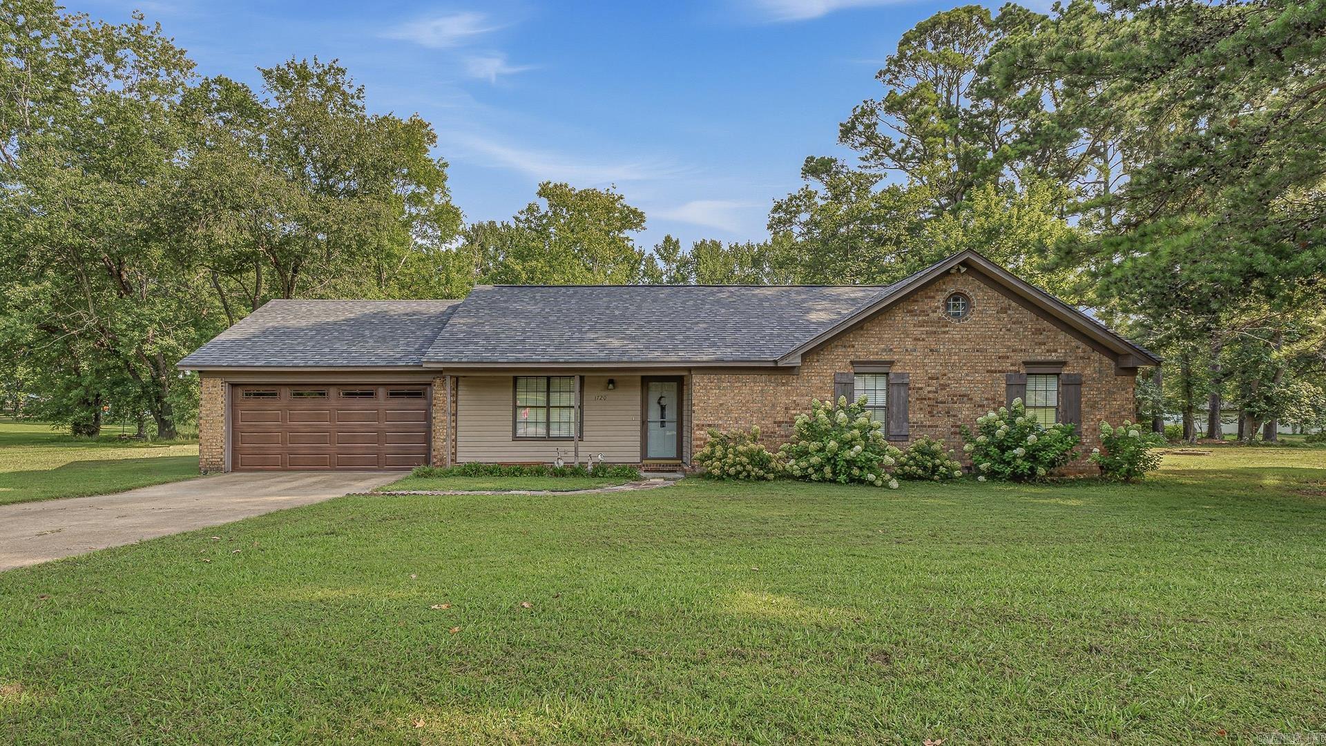 1720 Ridge Oak Property Photo 1