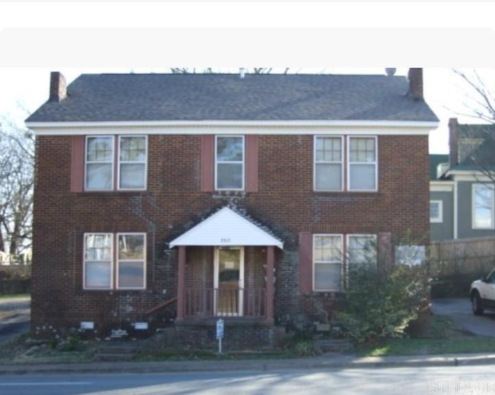 2317 W Markham E Property Photo 1
