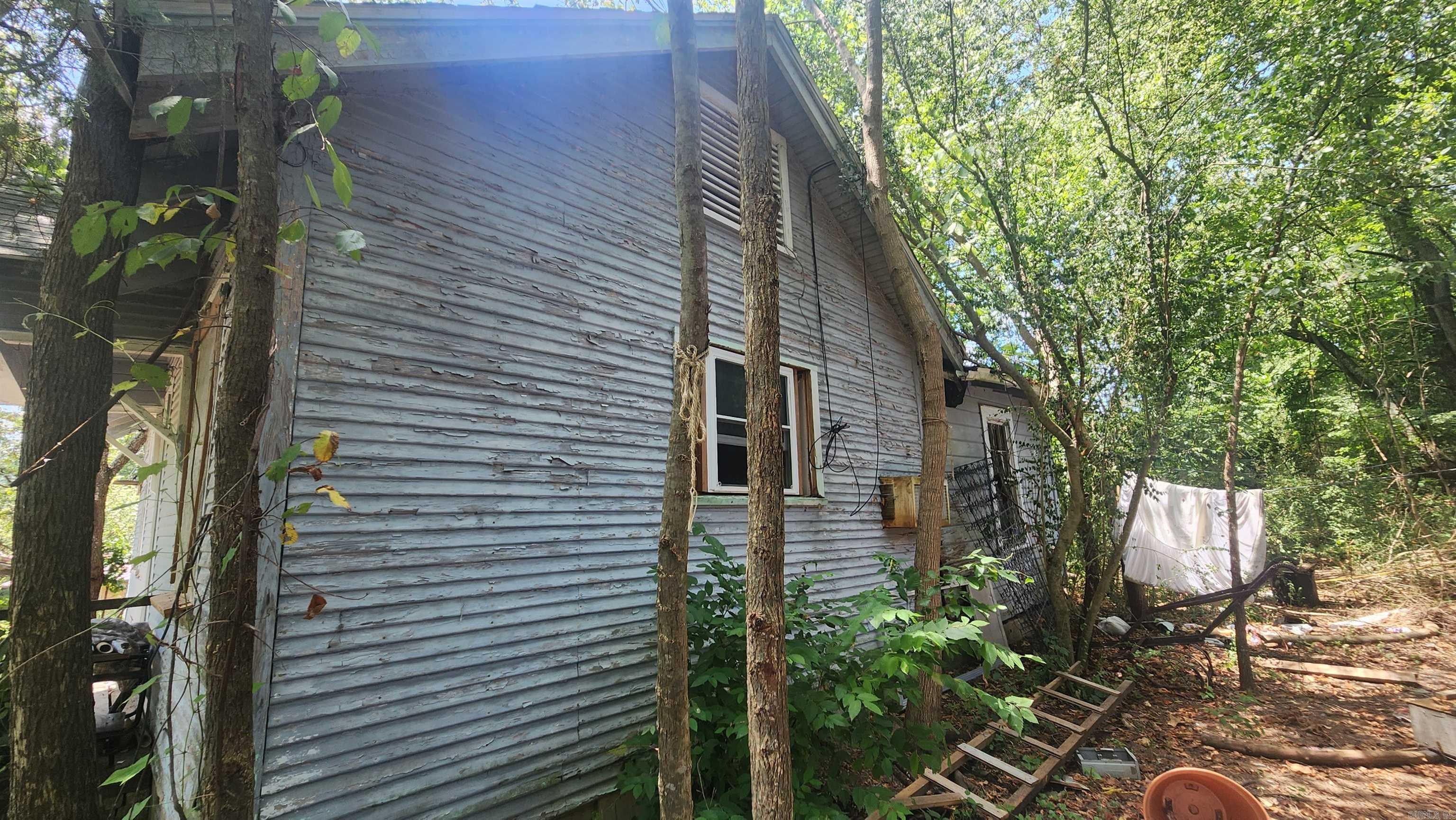 112 Lois Ln Property Photo 16