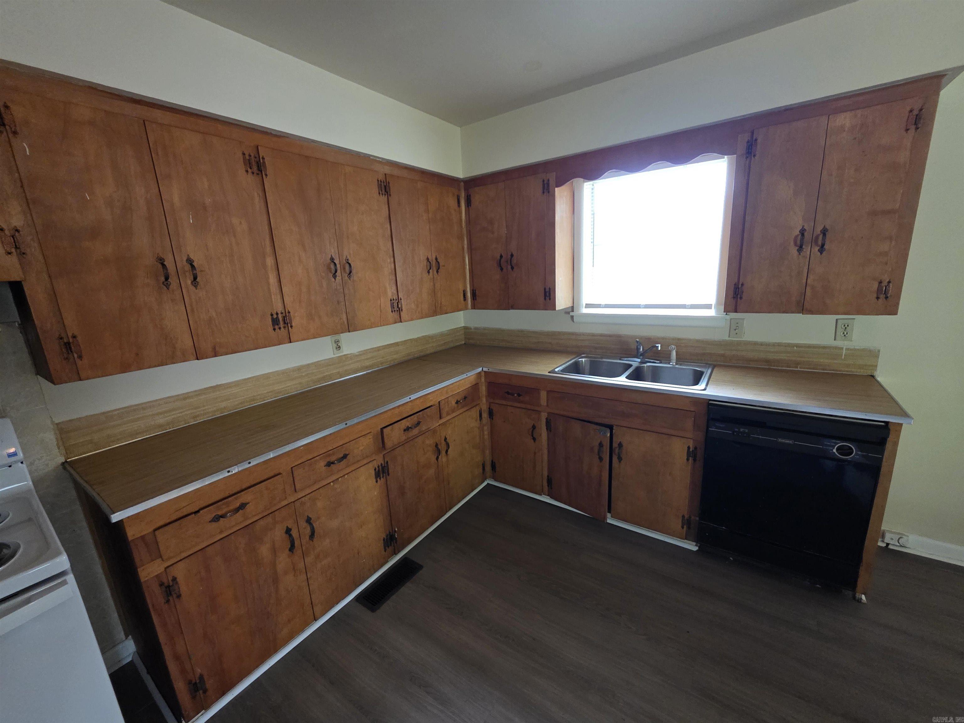 7524 Shady Grove Road Property Photo 6