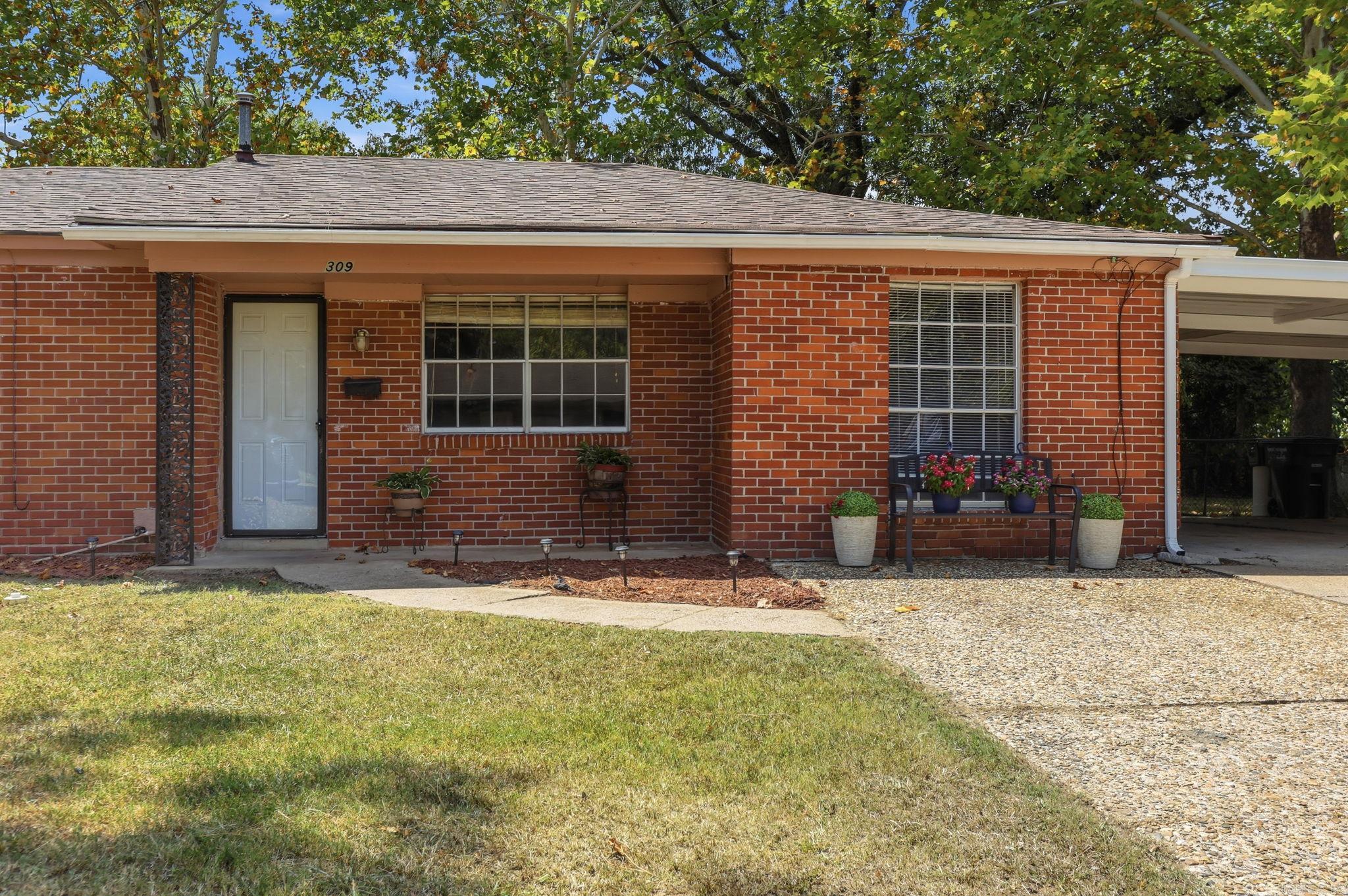 309 Janice Street Property Photo 2