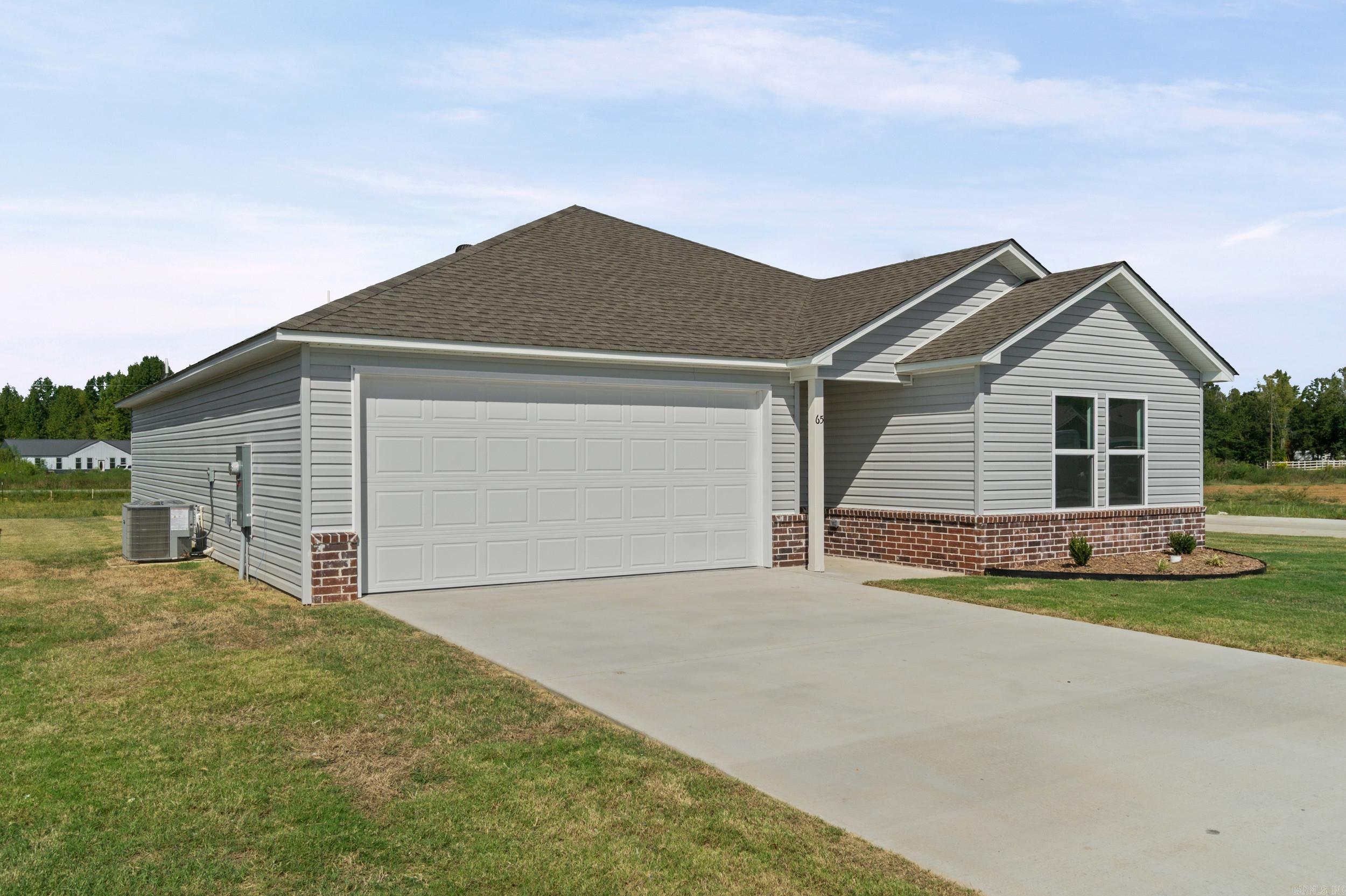 65 Farmhouse Loop Property Photo 3