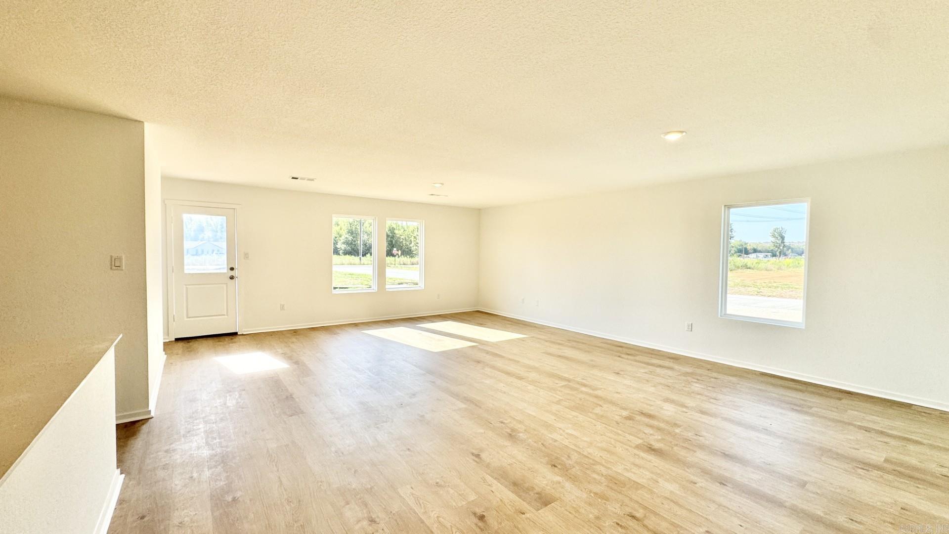 65 Farmhouse Loop Property Photo 4