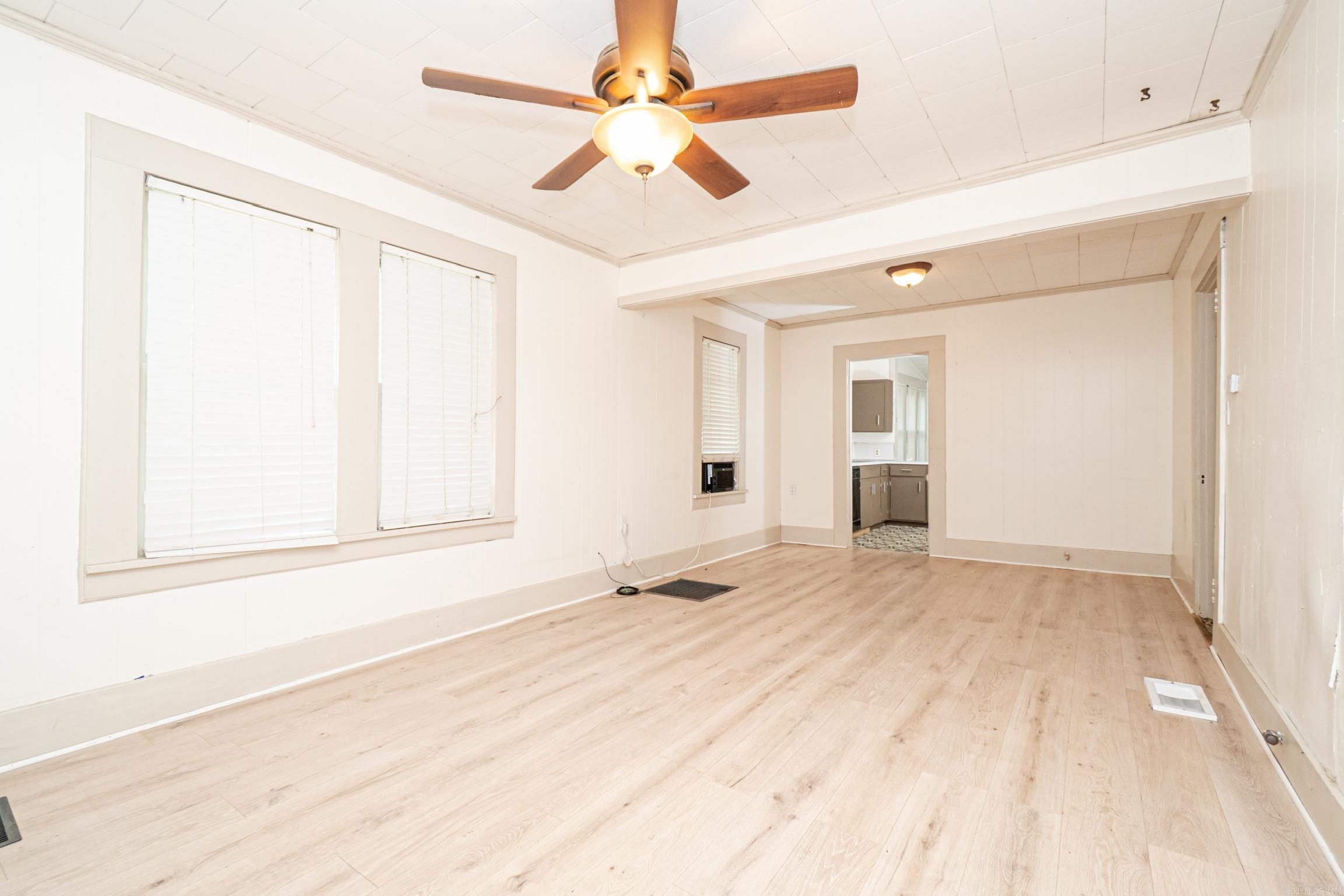 906 N Park Street Property Photo 2