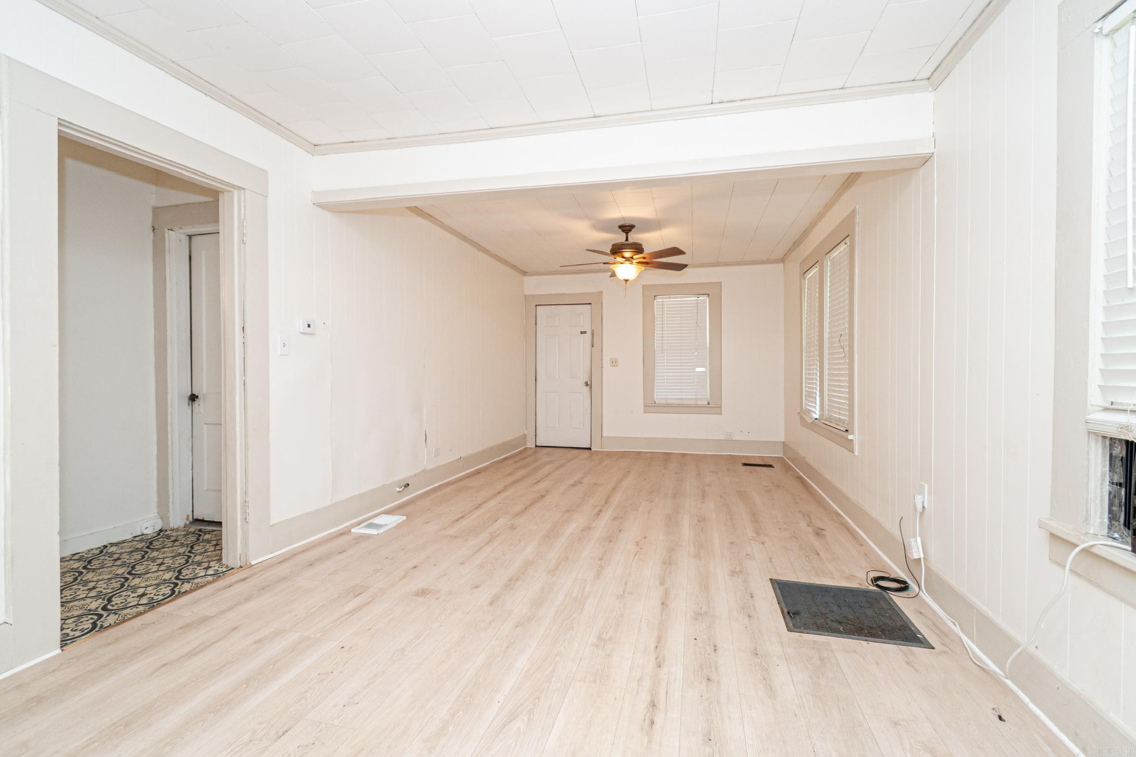 906 N Park Street Property Photo 3