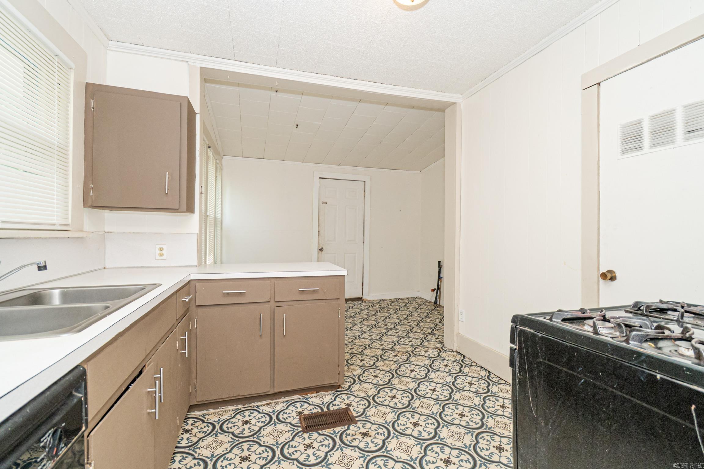 906 N Park Street Property Photo 4