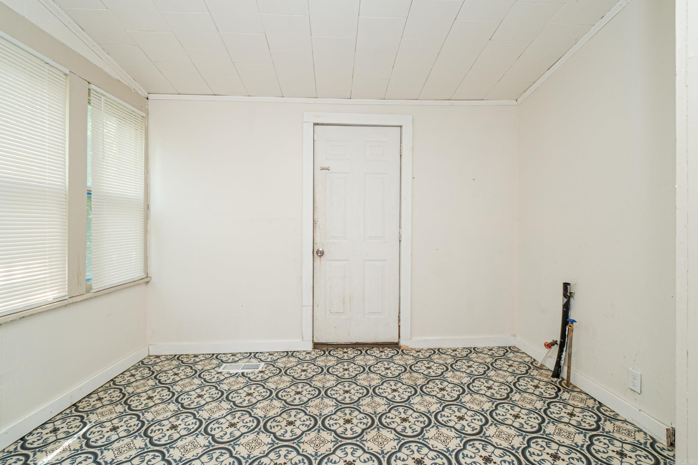 906 N Park Street Property Photo 6