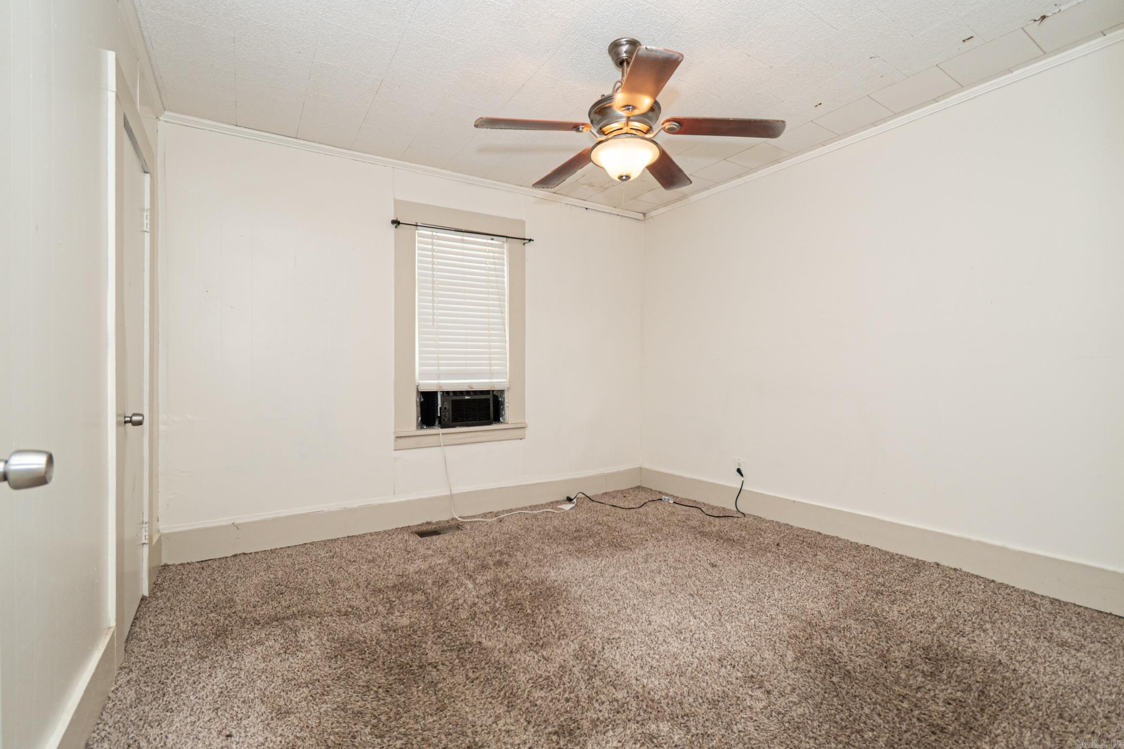 906 N Park Street Property Photo 7