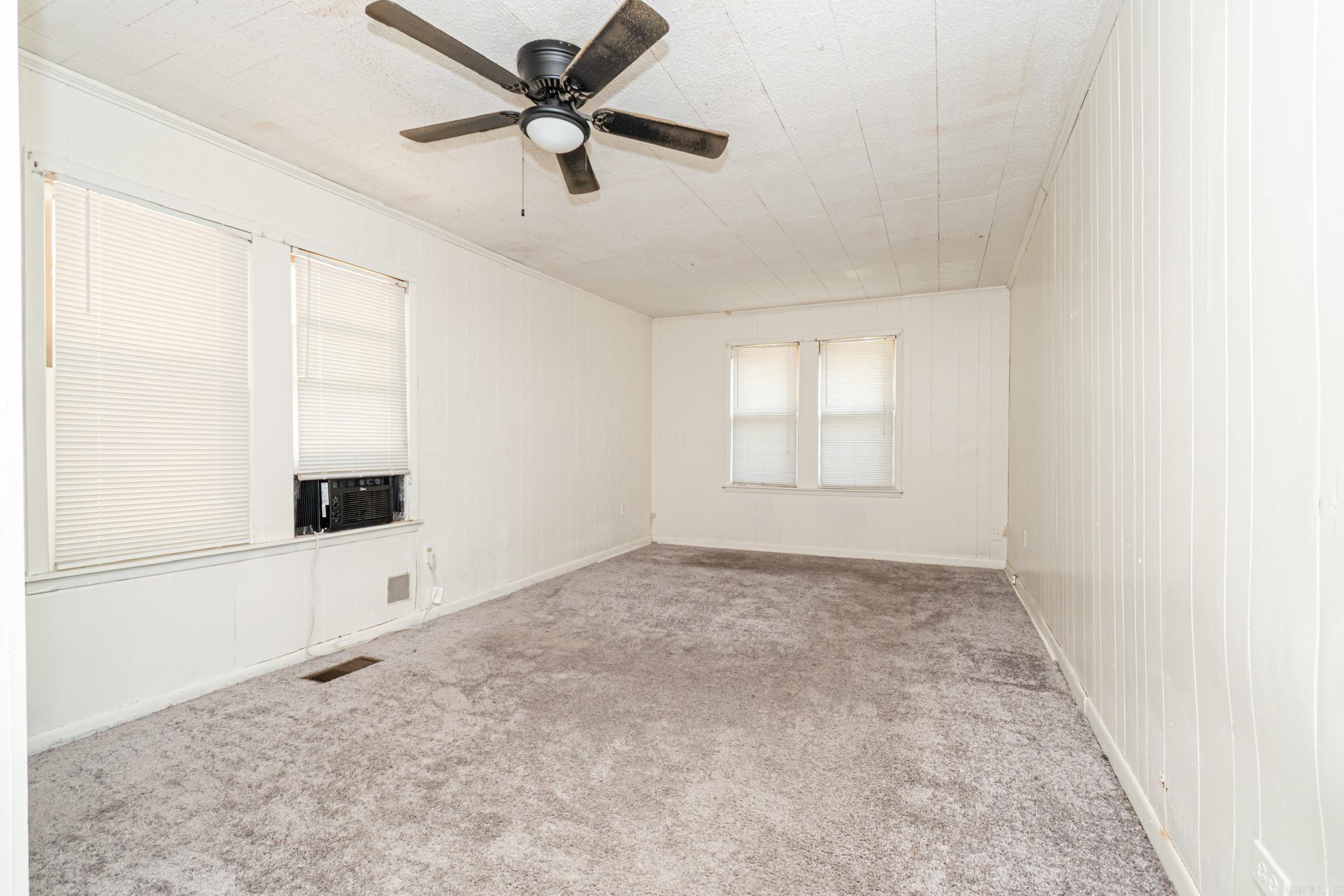 906 N Park Street Property Photo 9