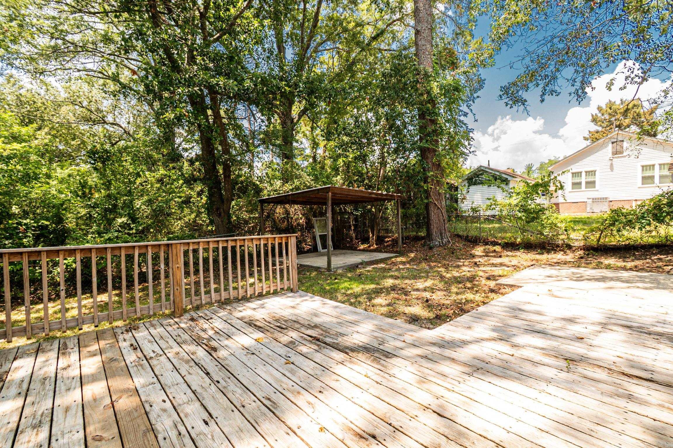 906 N Park Street Property Photo 10