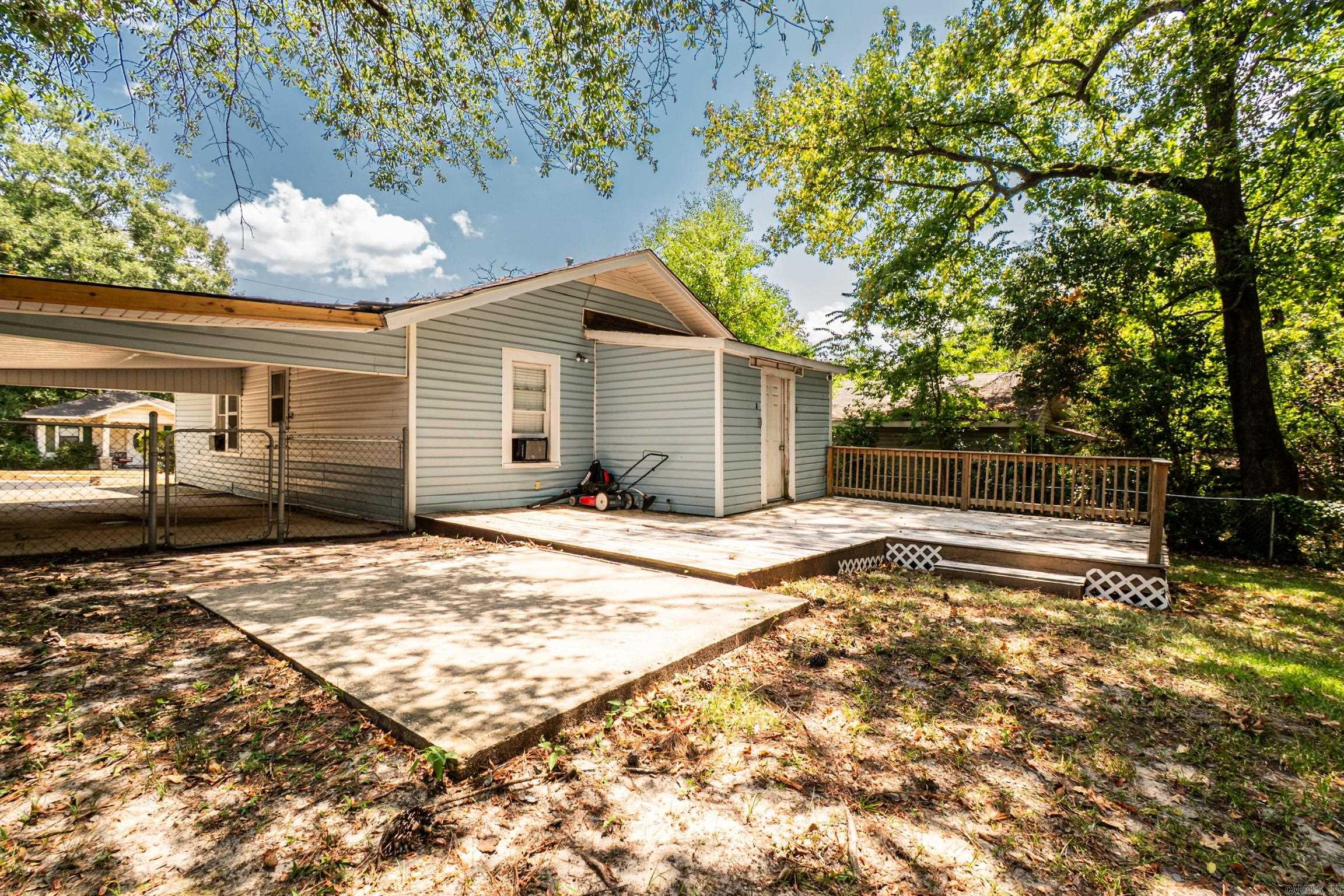 906 N Park Street Property Photo 11