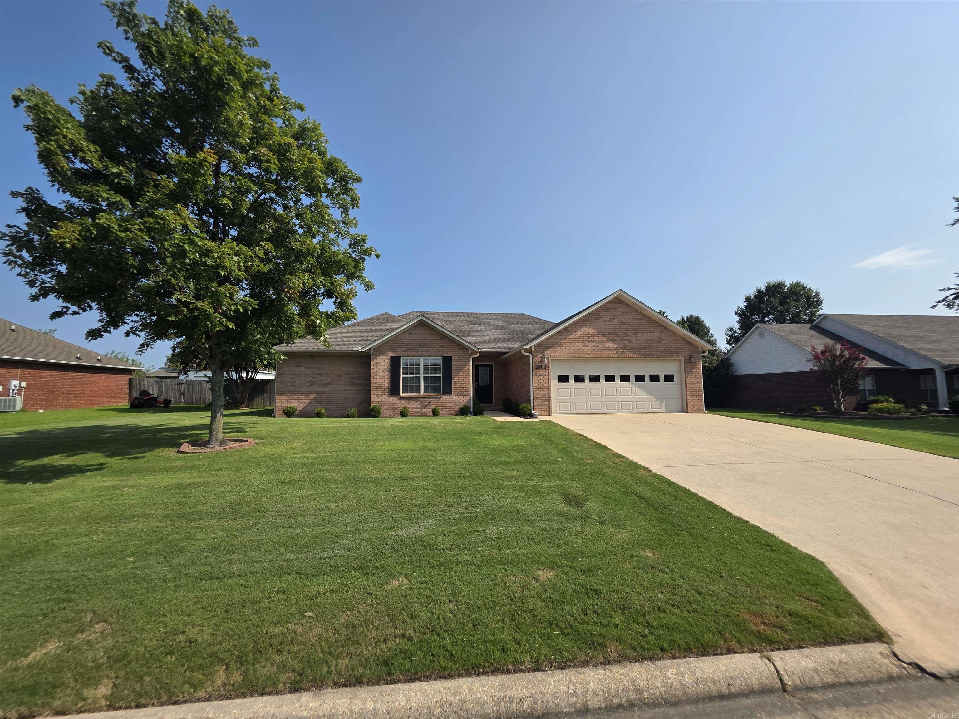 2903 Cambridge Drive Property Photo 2