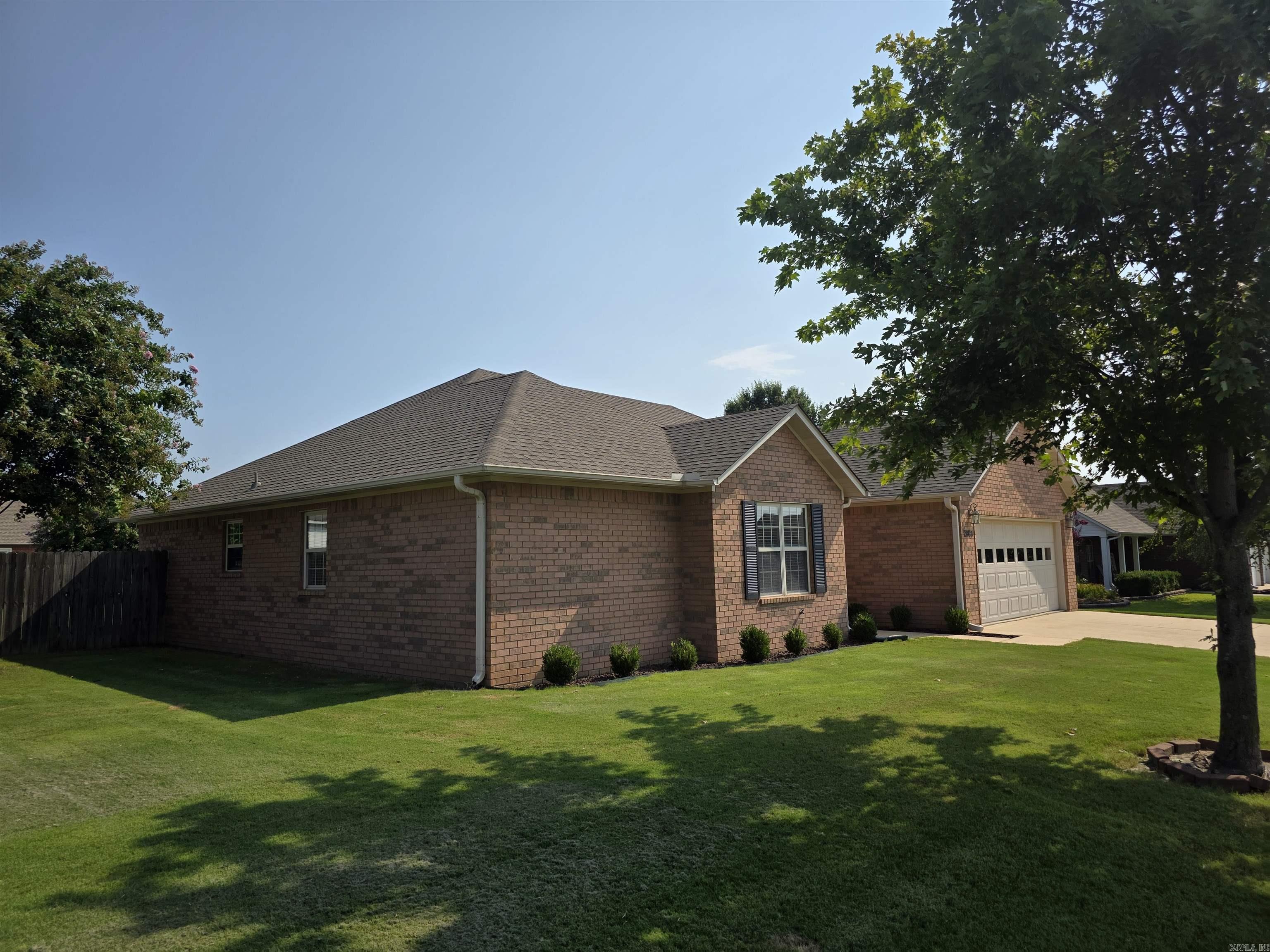 2903 Cambridge Drive Property Photo 3