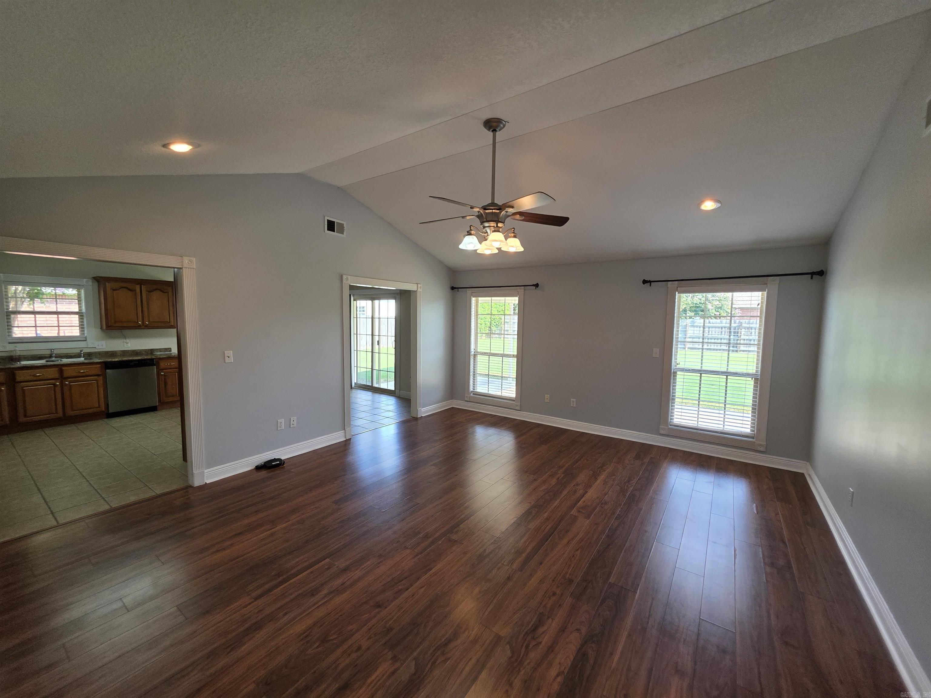 2903 Cambridge Drive Property Photo 7