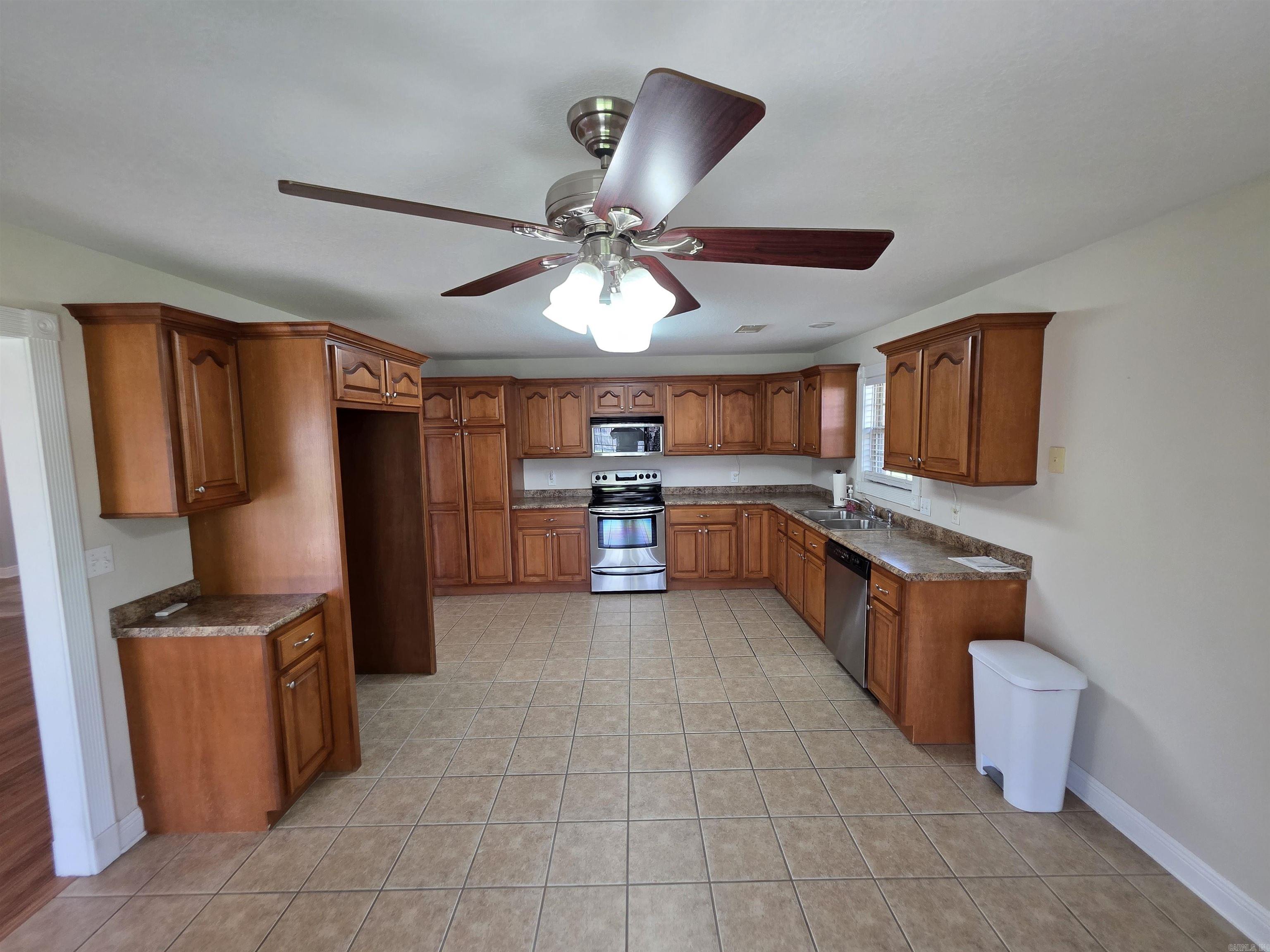 2903 Cambridge Drive Property Photo 10