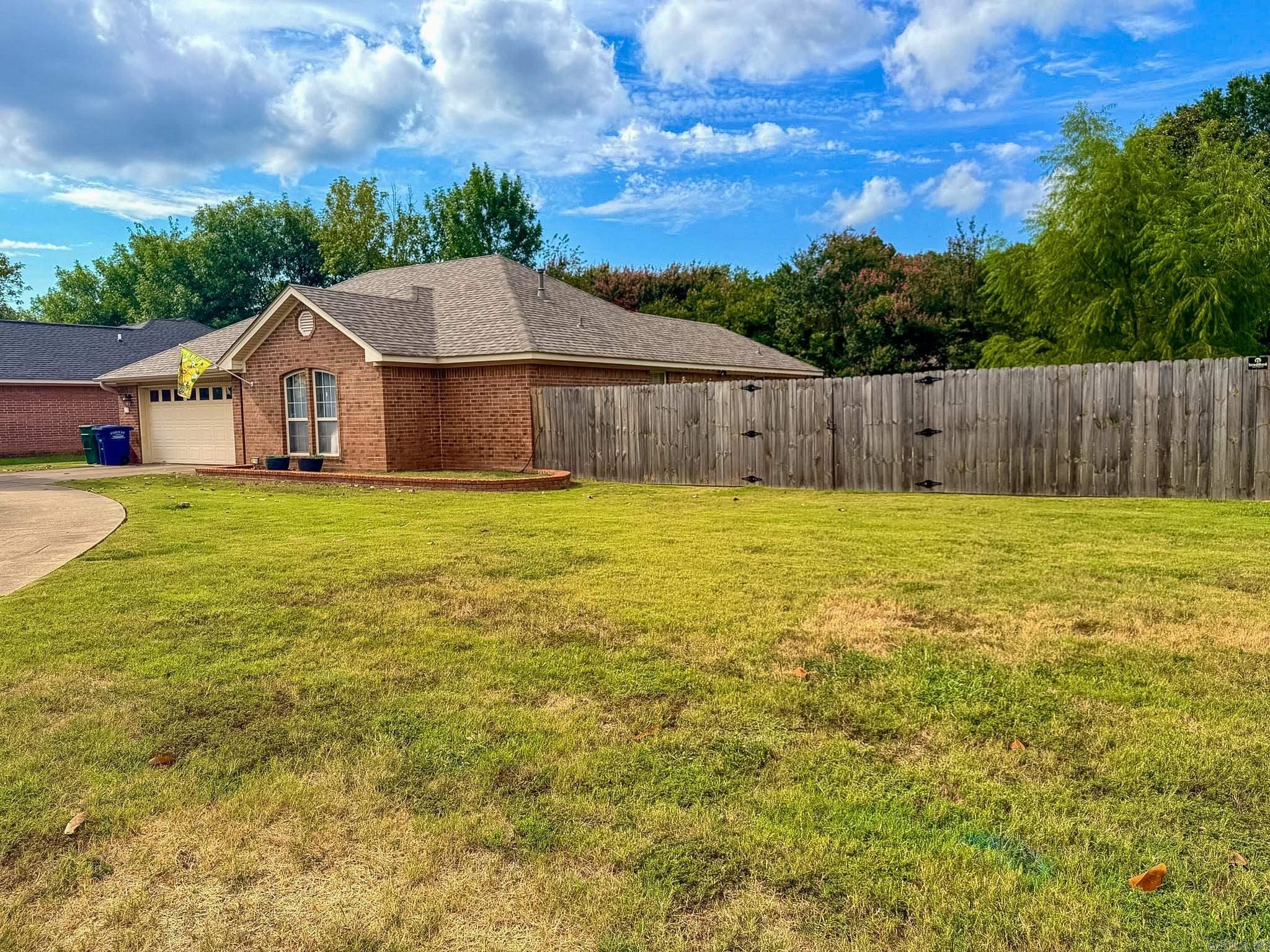 2110 Landover Trail Property Photo 2
