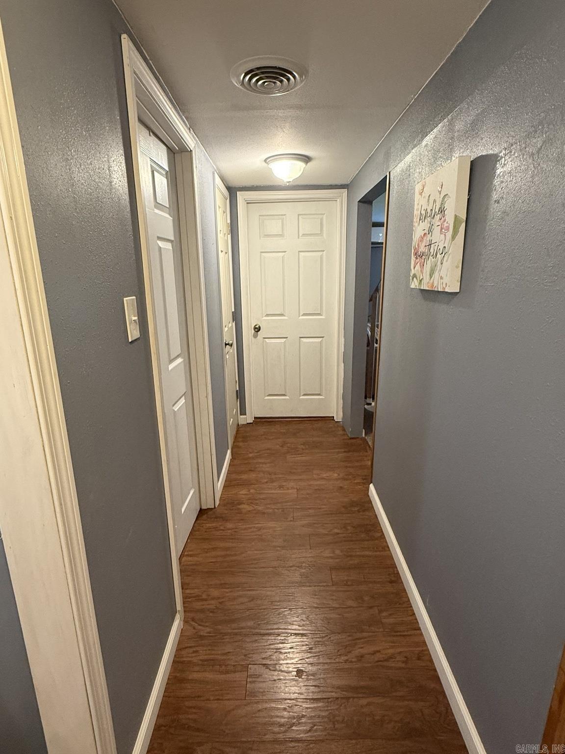 109 W Elm St Property Photo 6
