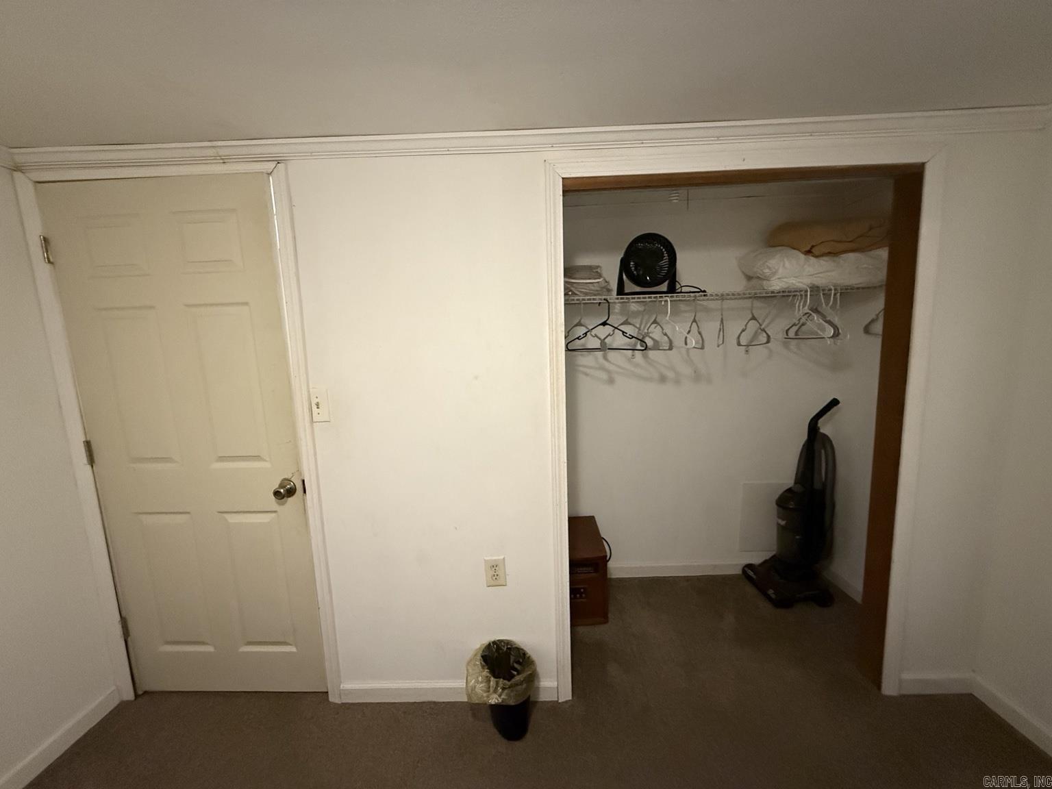 109 W Elm St Property Photo 19