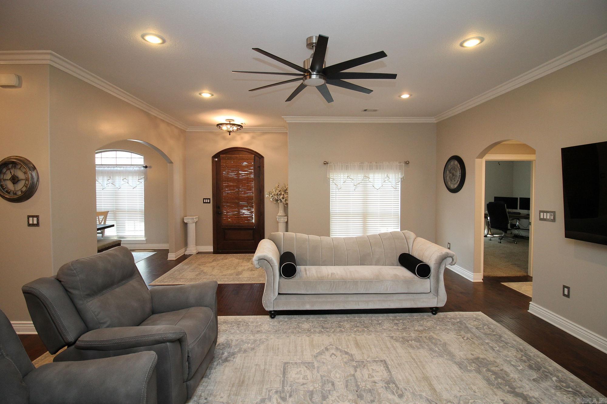 4303 Phillips Dr. Property Photo 11