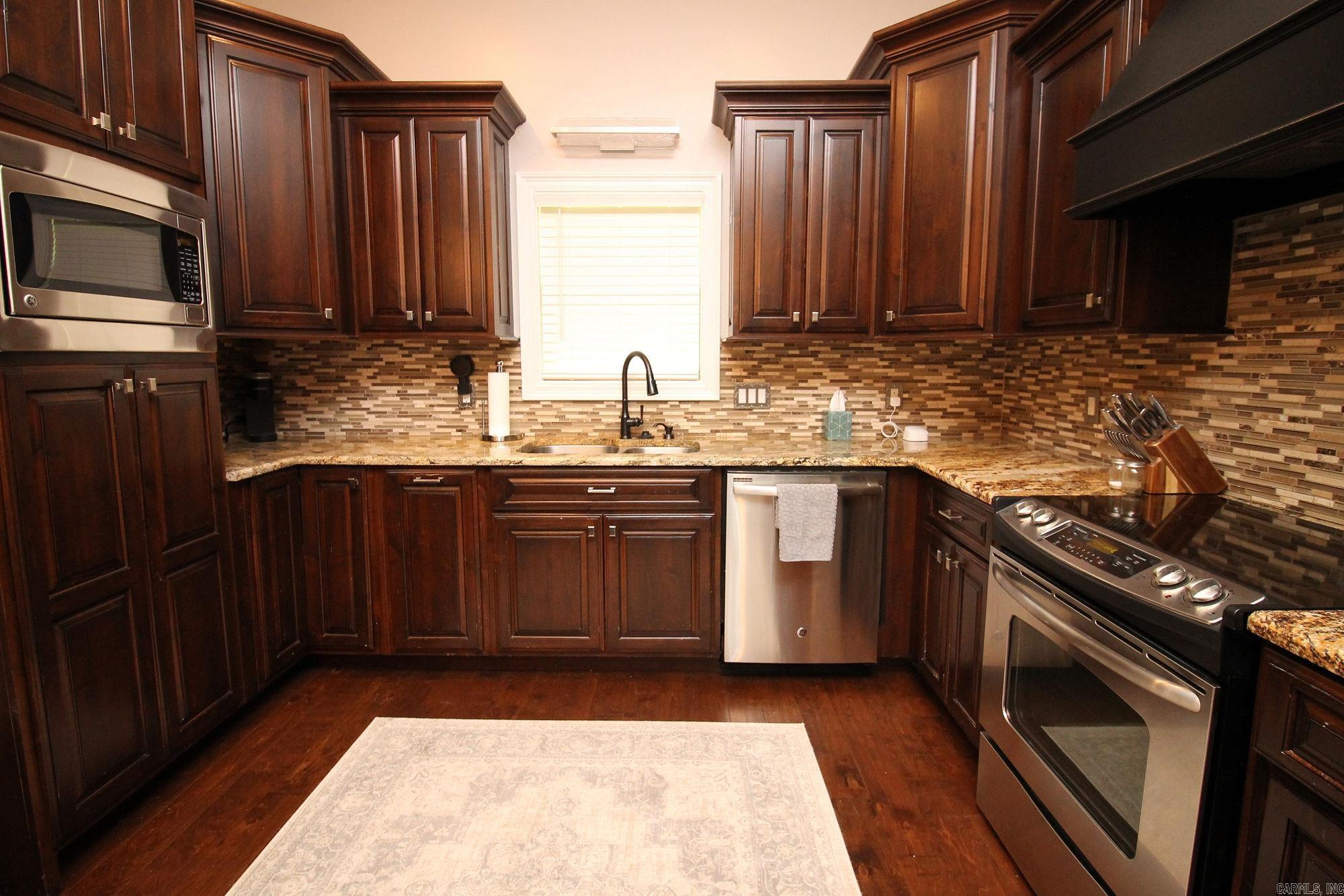 4303 Phillips Dr. Property Photo 16