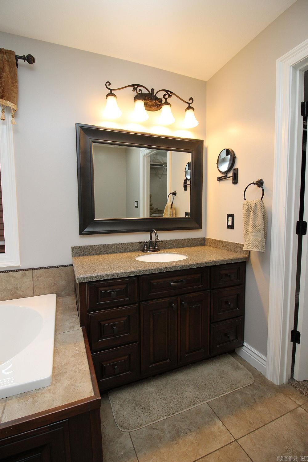 4303 Phillips Dr. Property Photo 20
