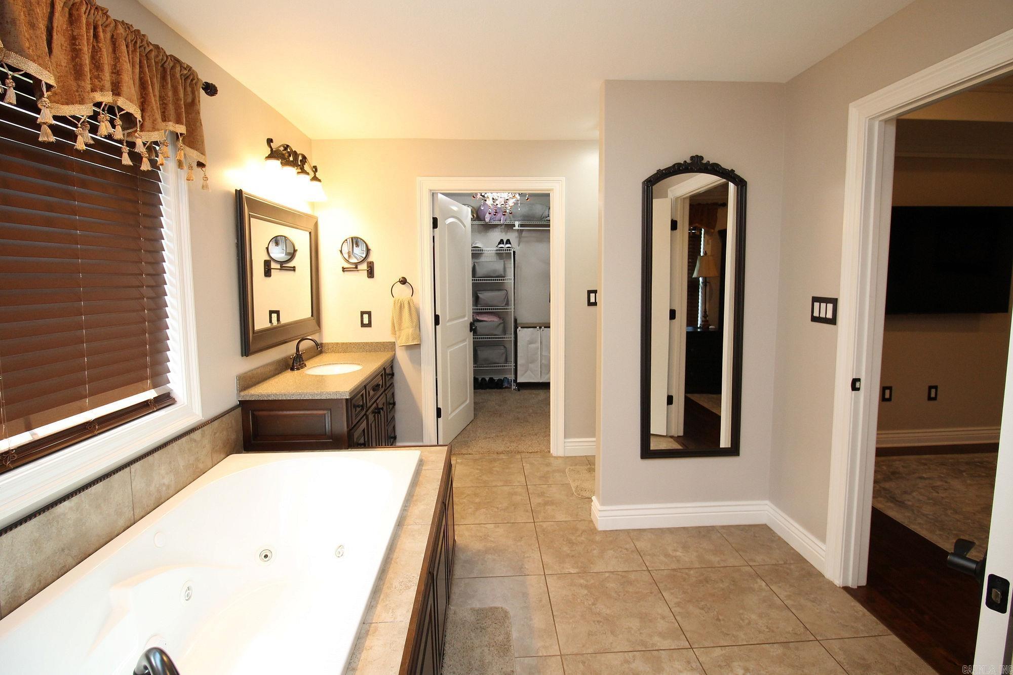 4303 Phillips Dr. Property Photo 21