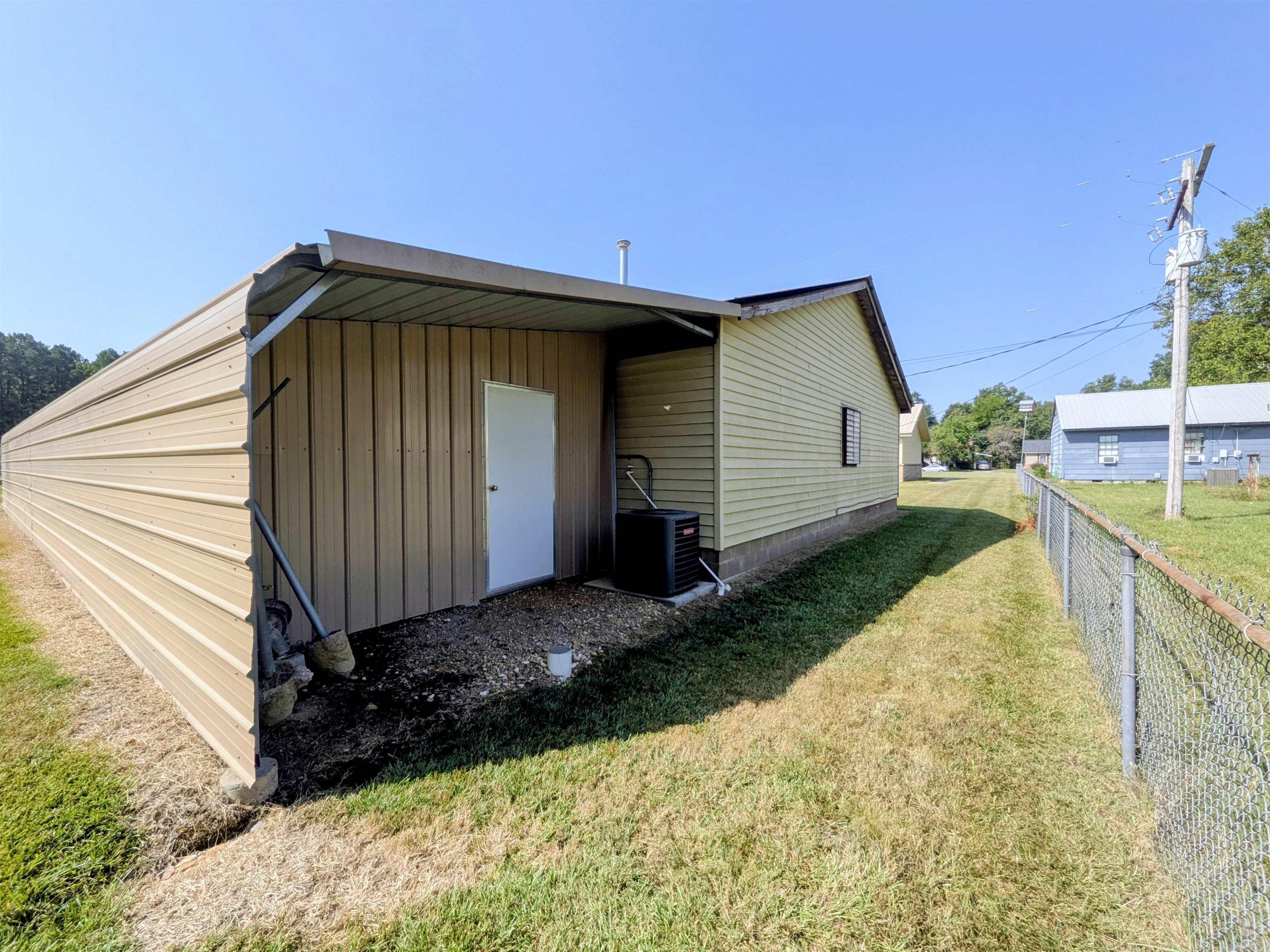 228 Ingram Property Photo 4