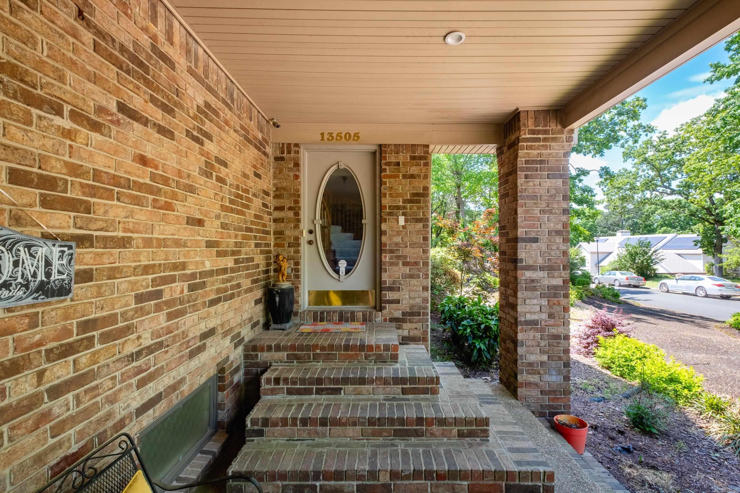 13505 Saddle Hill Drive Property Photo 3