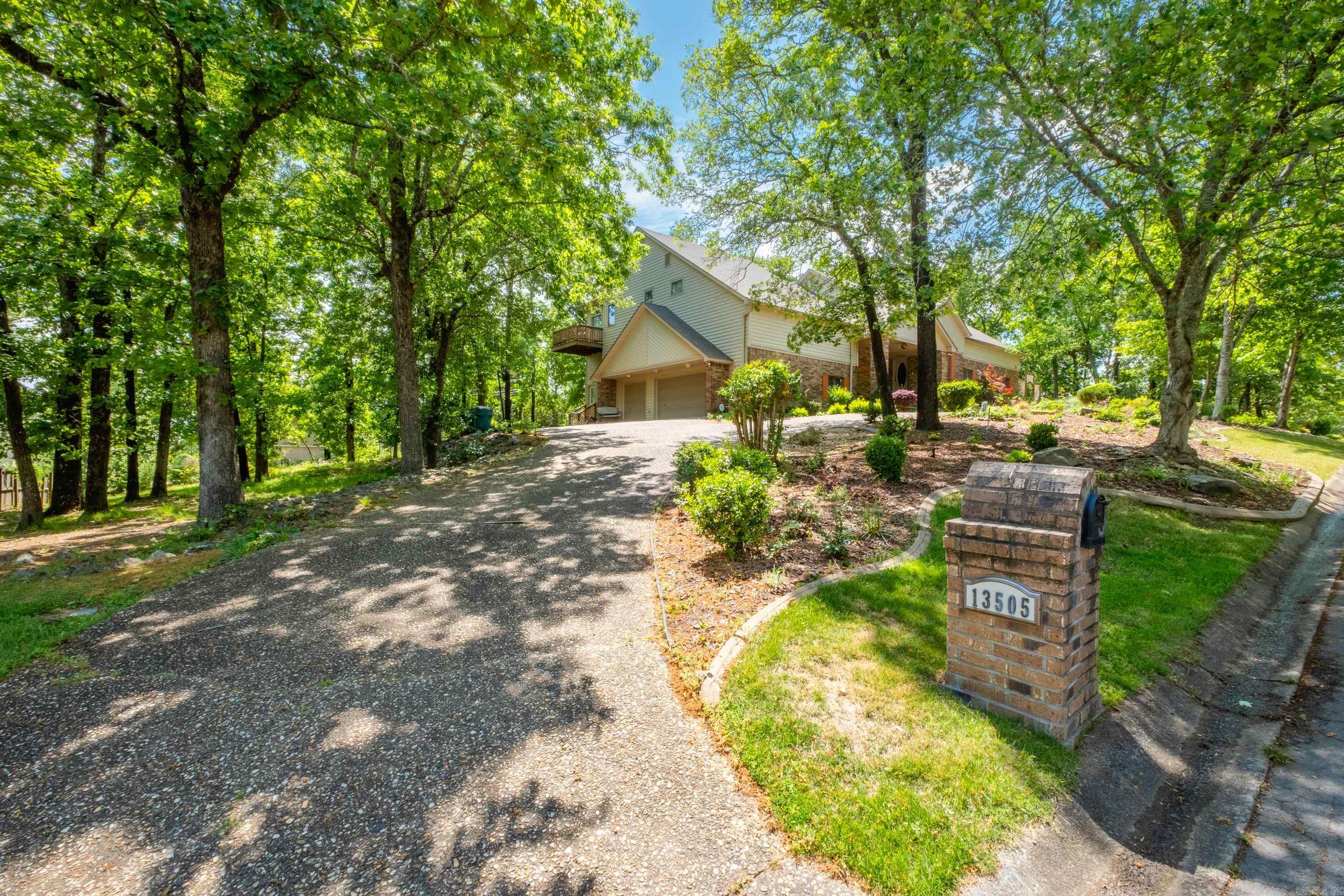 13505 Saddle Hill Drive Property Photo 4