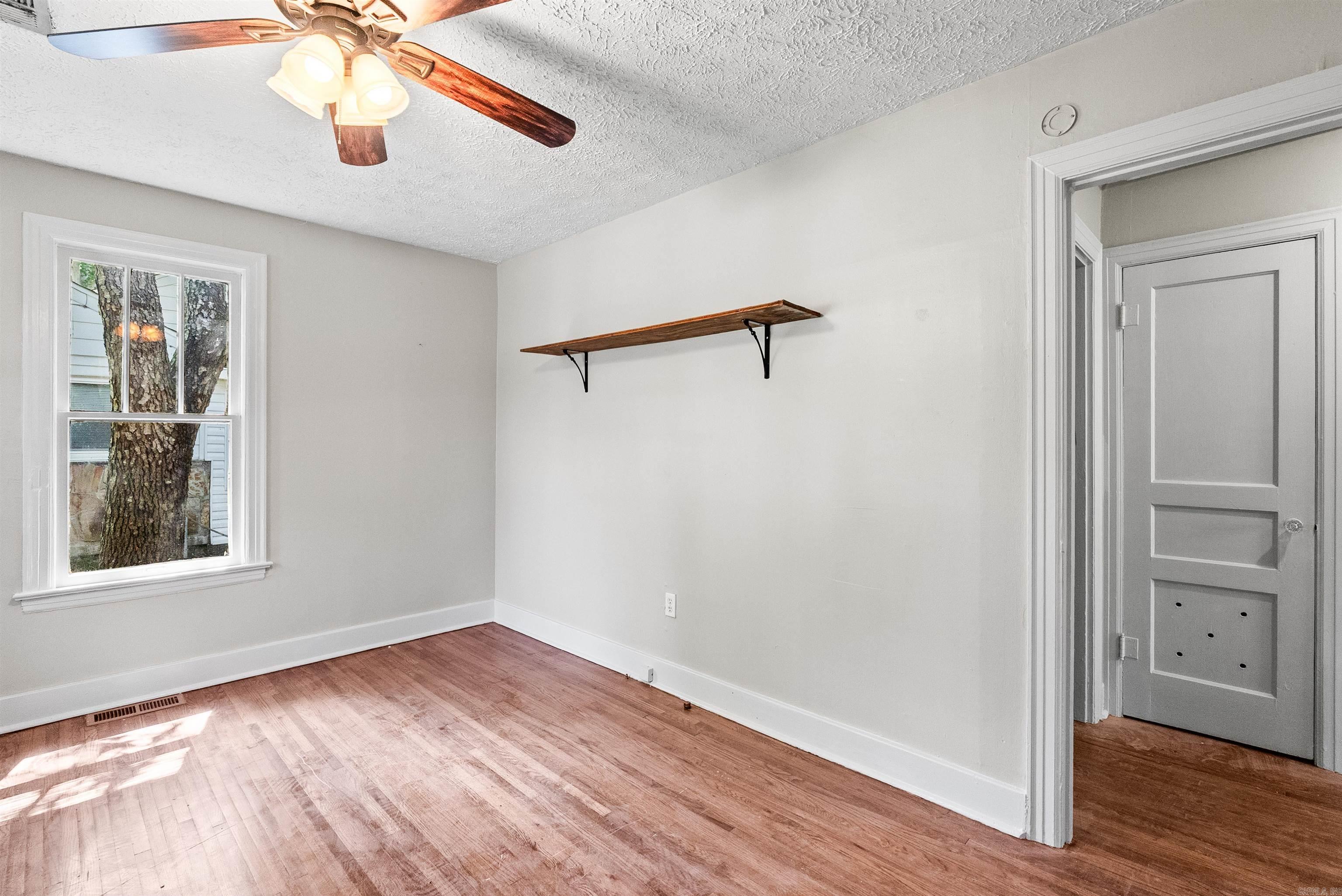 5617 Lee Property Photo 12