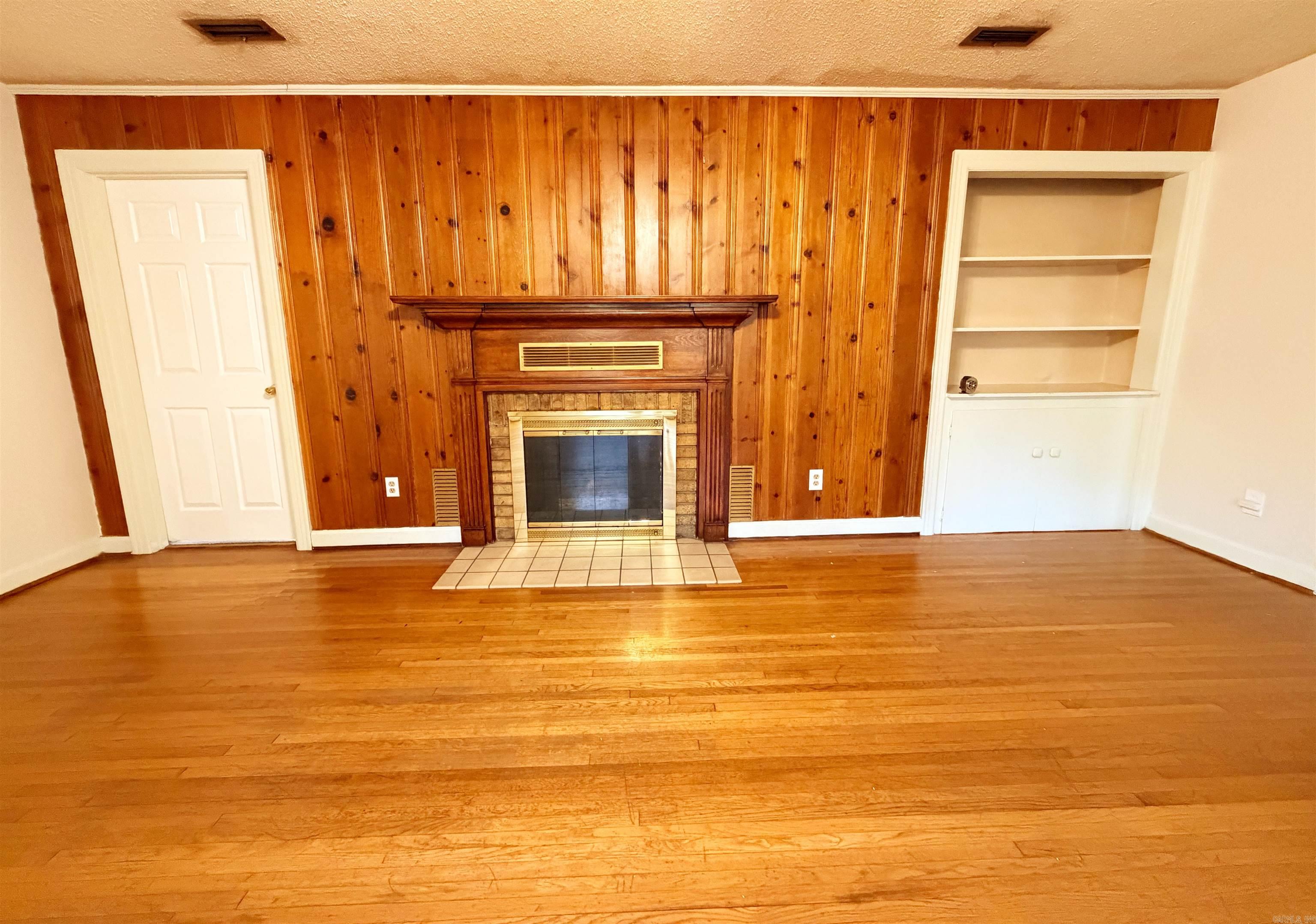 303 E Conway Street Property Photo 8