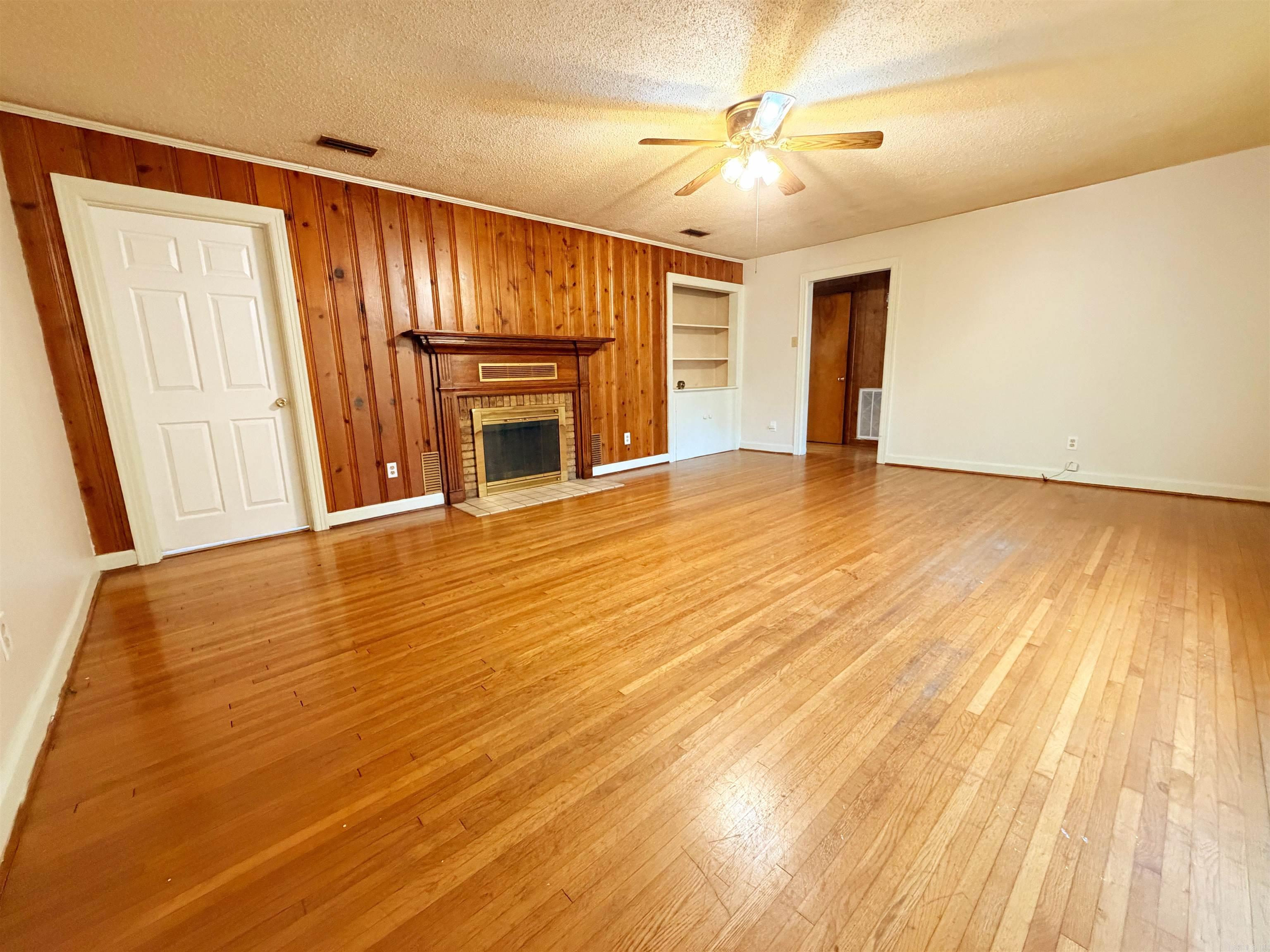 303 E Conway Street Property Photo 9