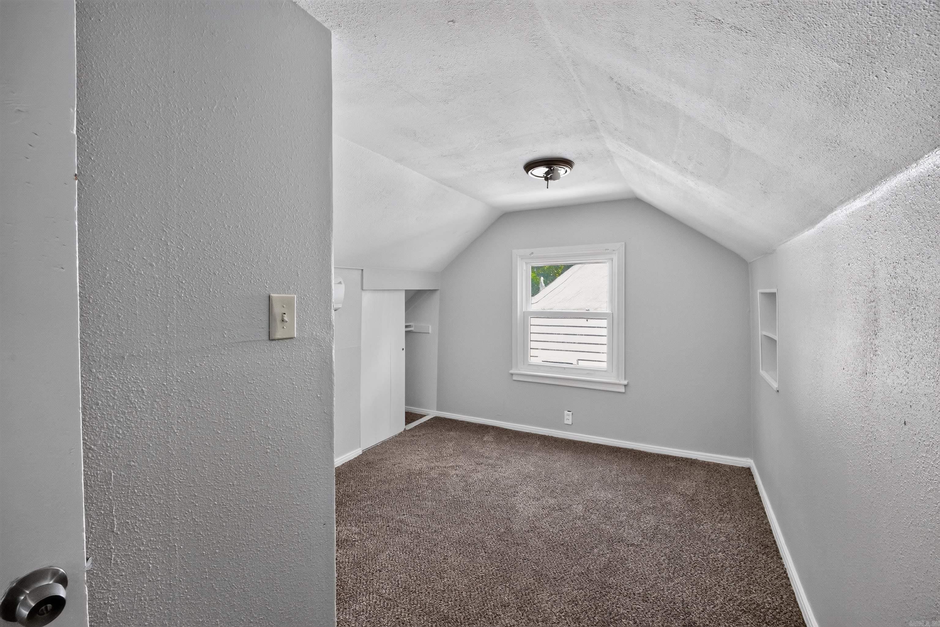 306 W 51st Street Property Photo 5