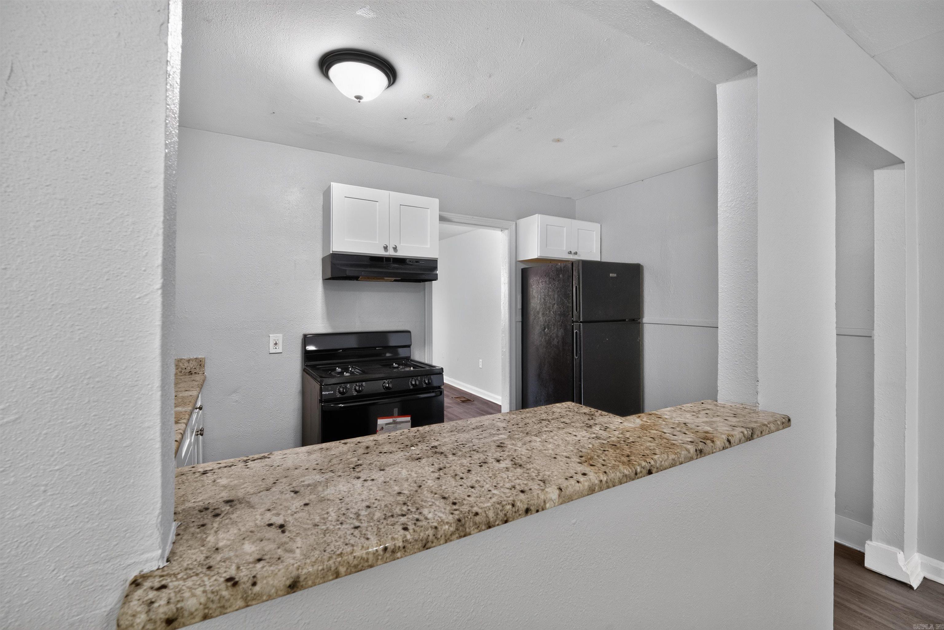 306 W 51st Street Property Photo 8