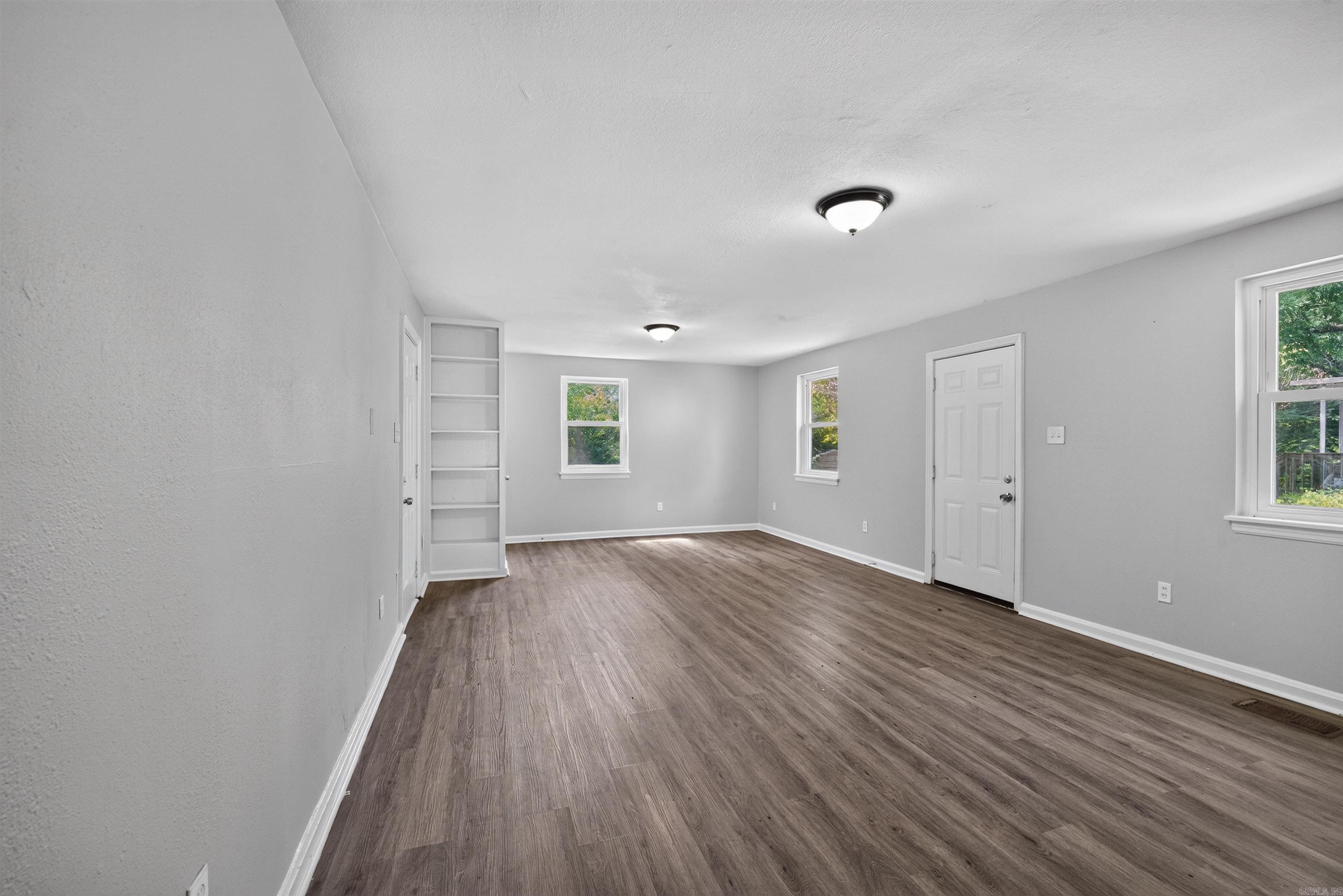 306 W 51st Street Property Photo 9