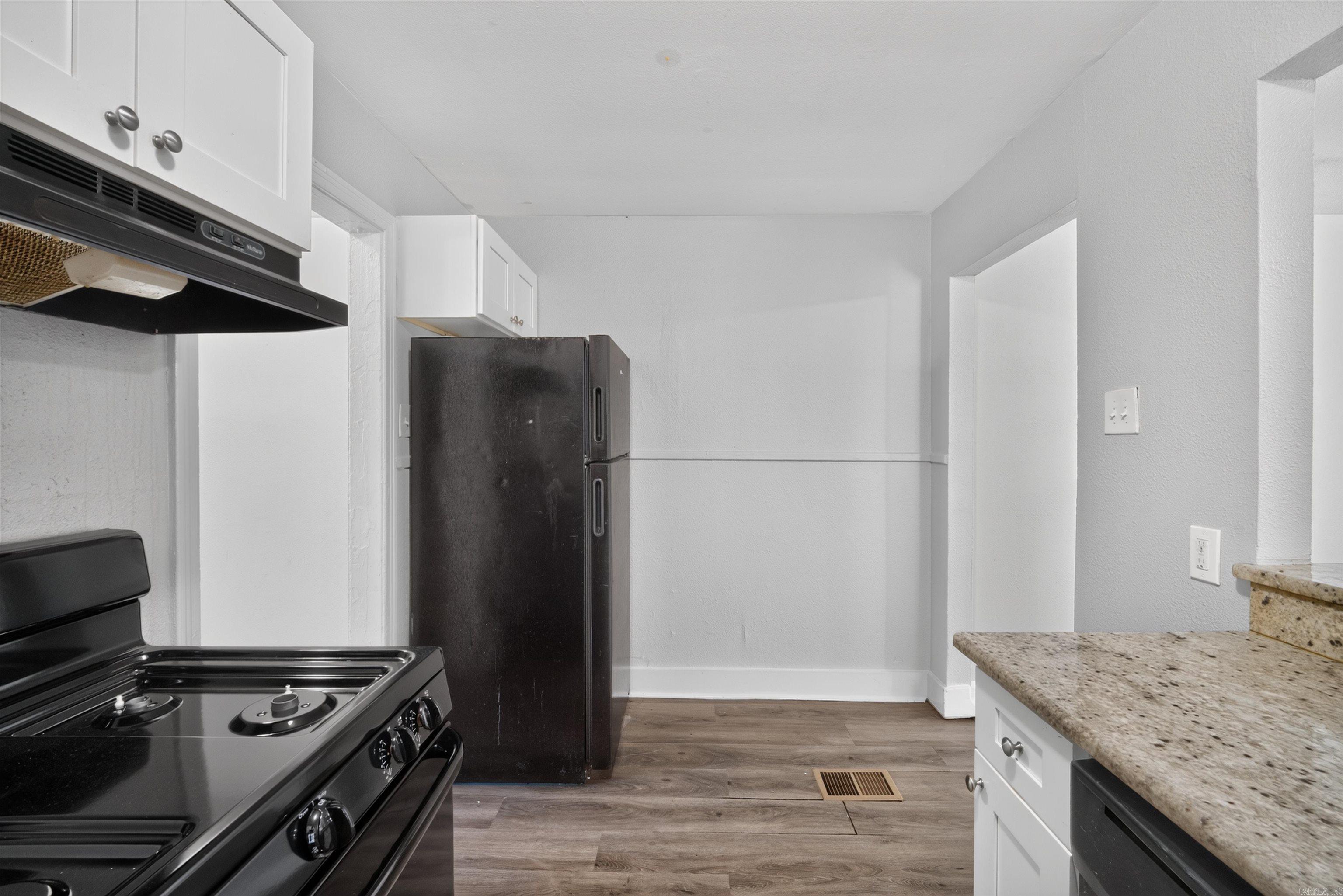 306 W 51st Street Property Photo 22