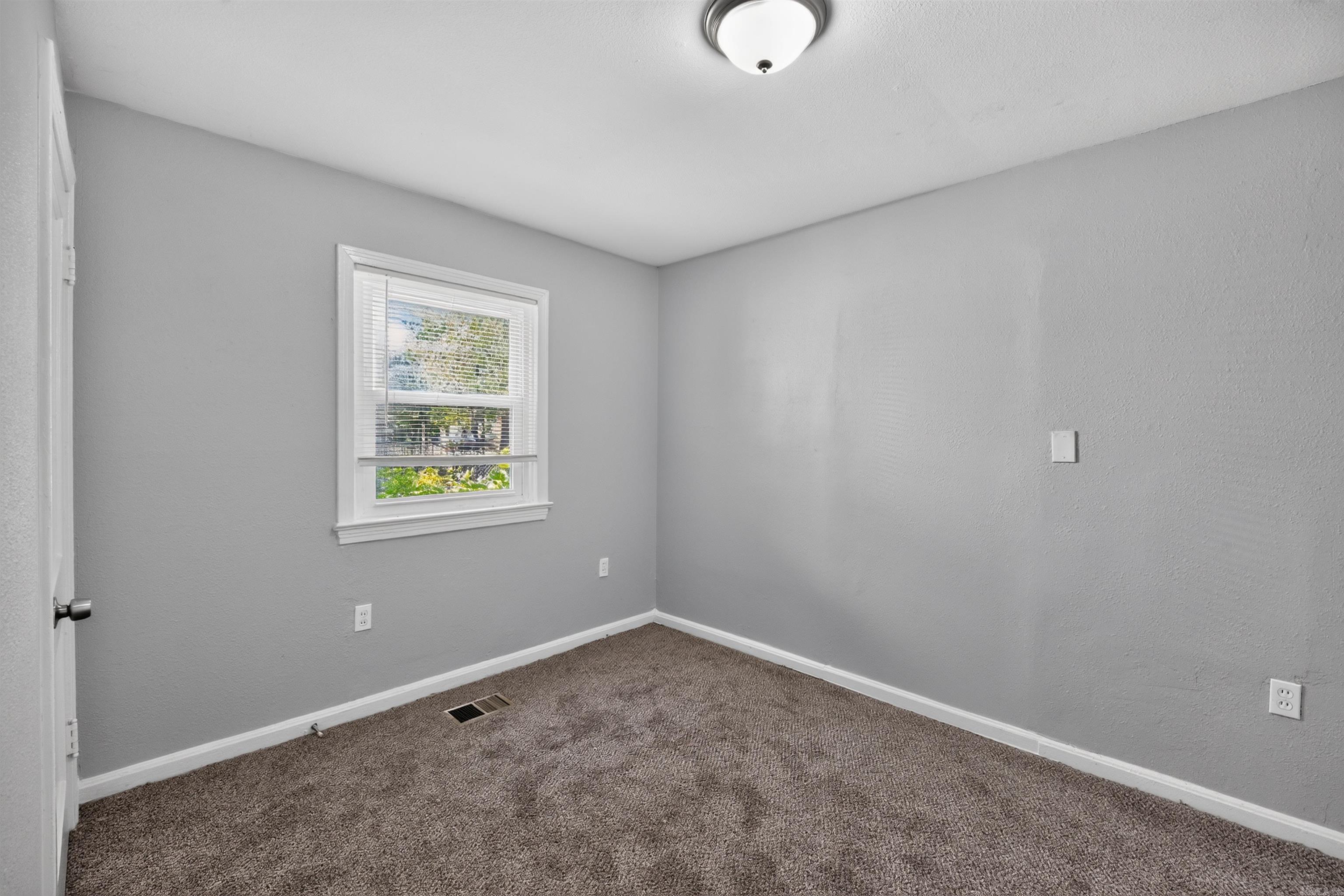 306 W 51st Street Property Photo 29