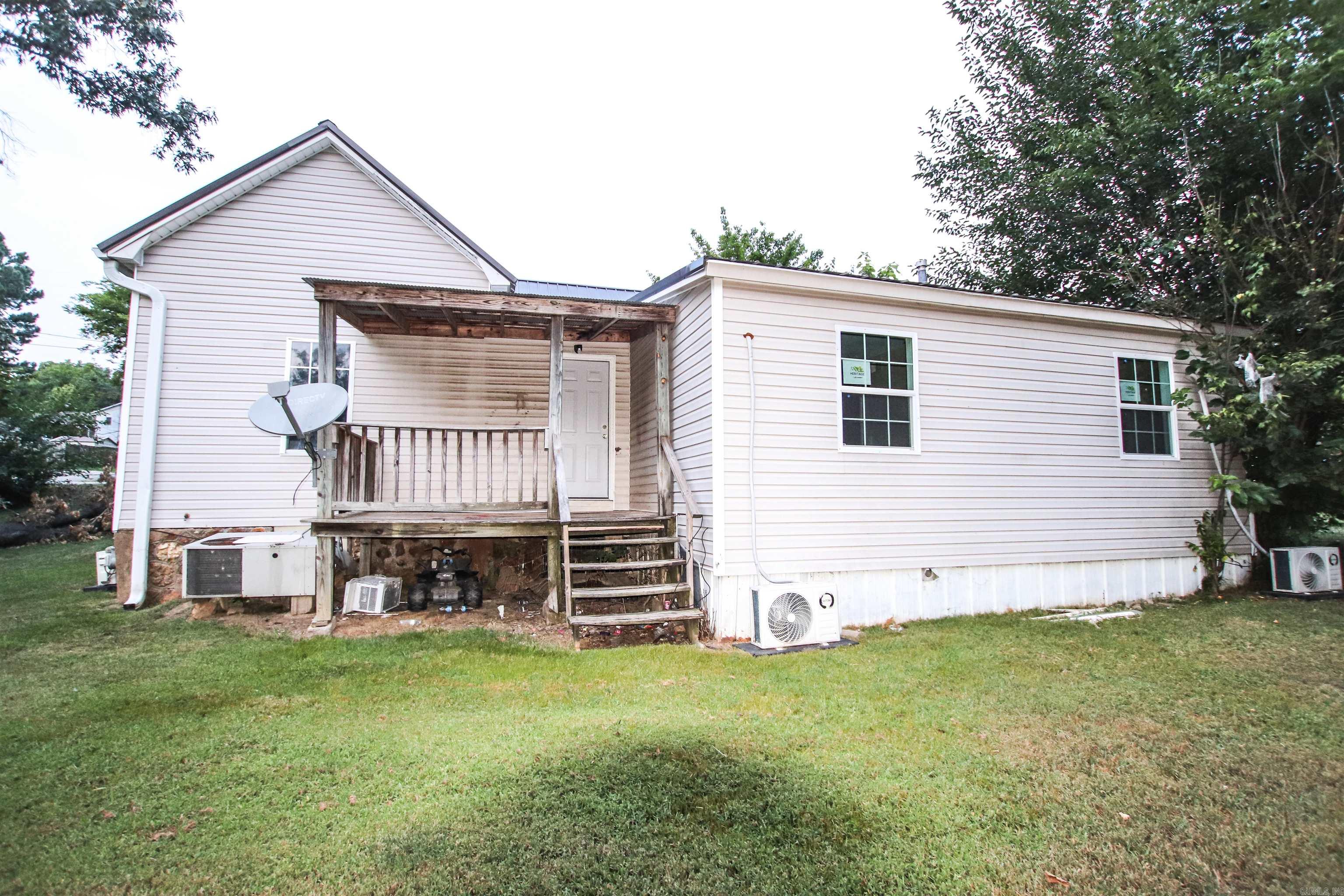 613 W Pine St Property Photo 2