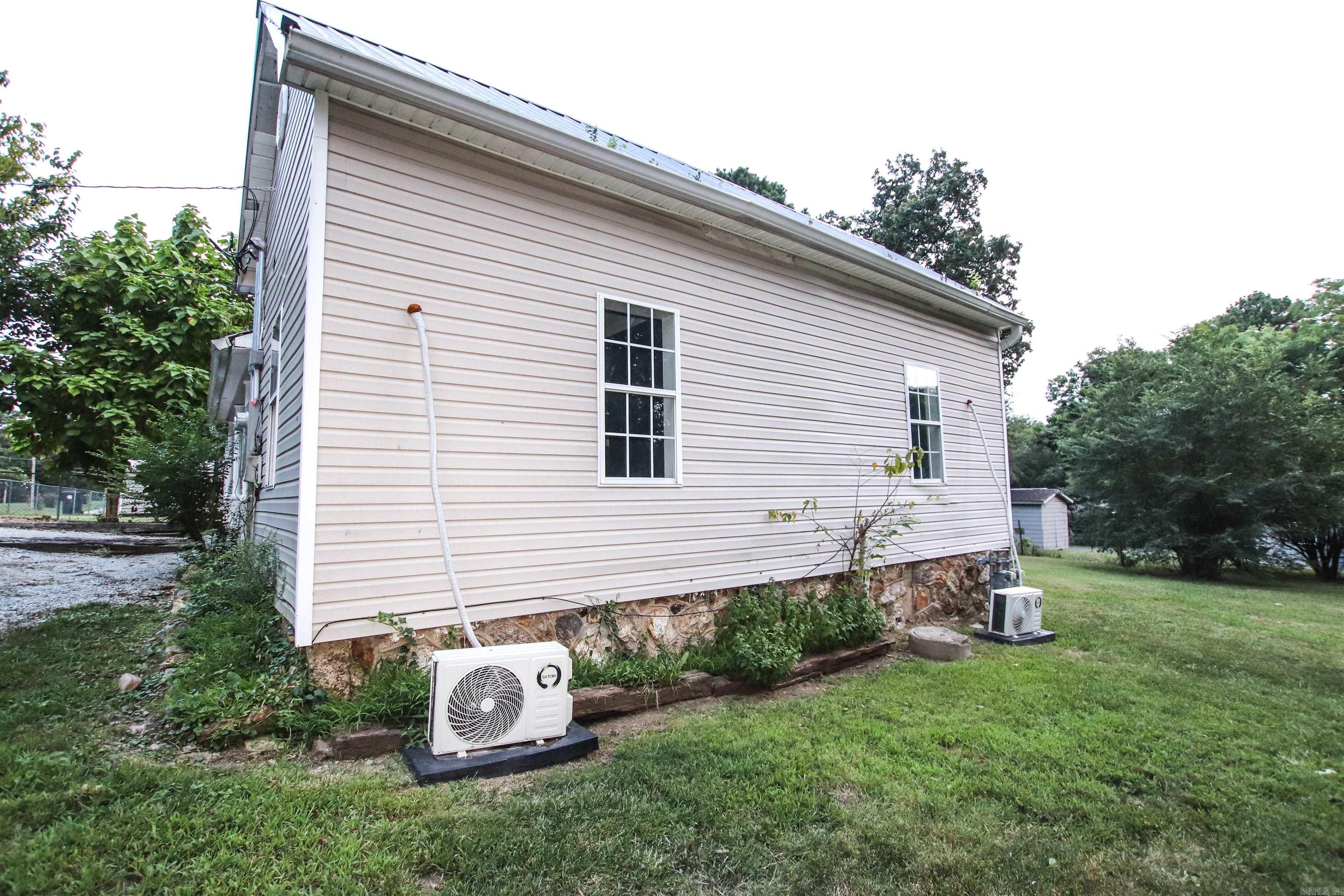 613 W Pine St Property Photo 4