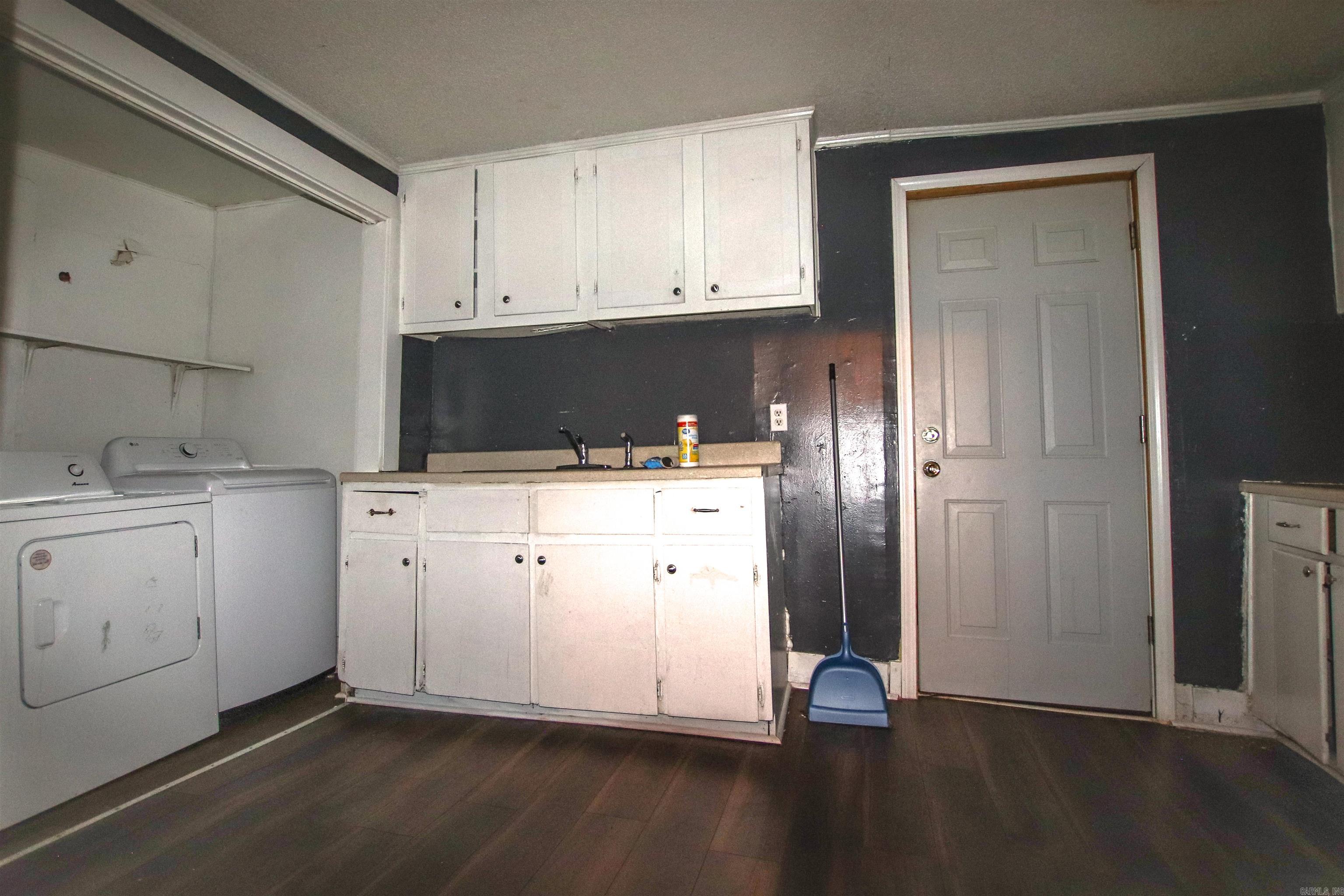 613 W Pine St Property Photo 9