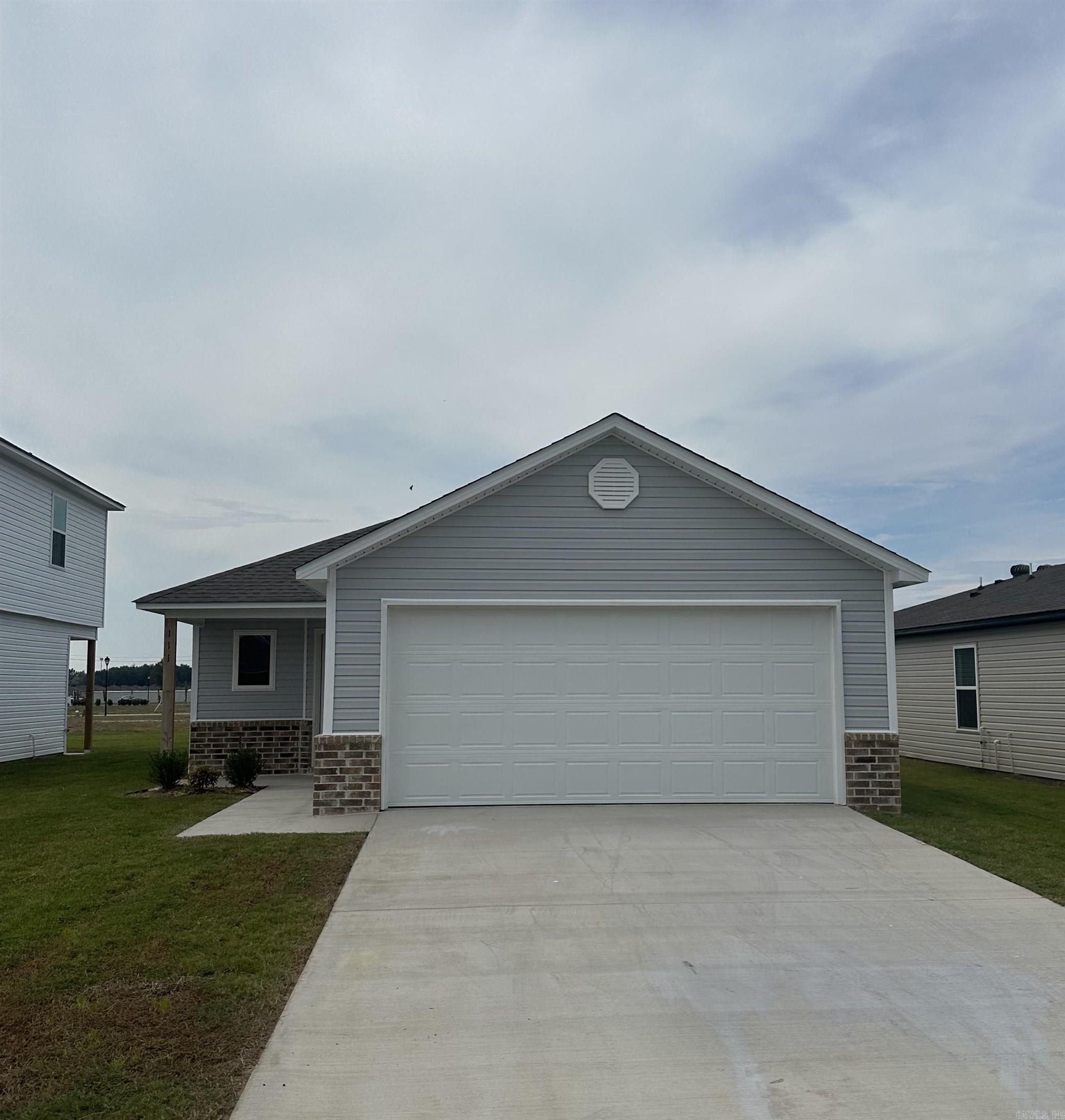 111 Lucy Lane Property Photo 1