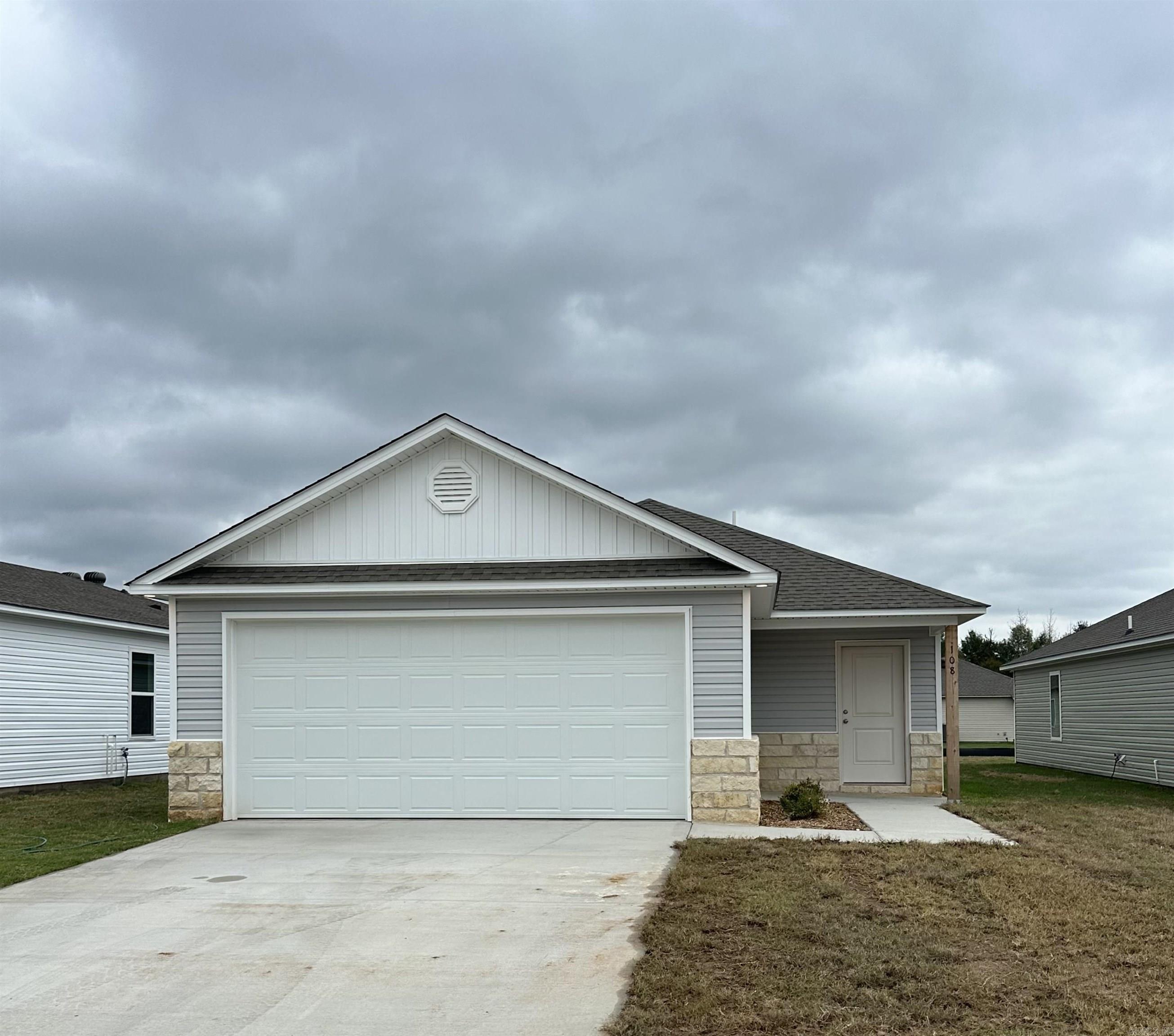 108 Lucy Lane Property Photo 1