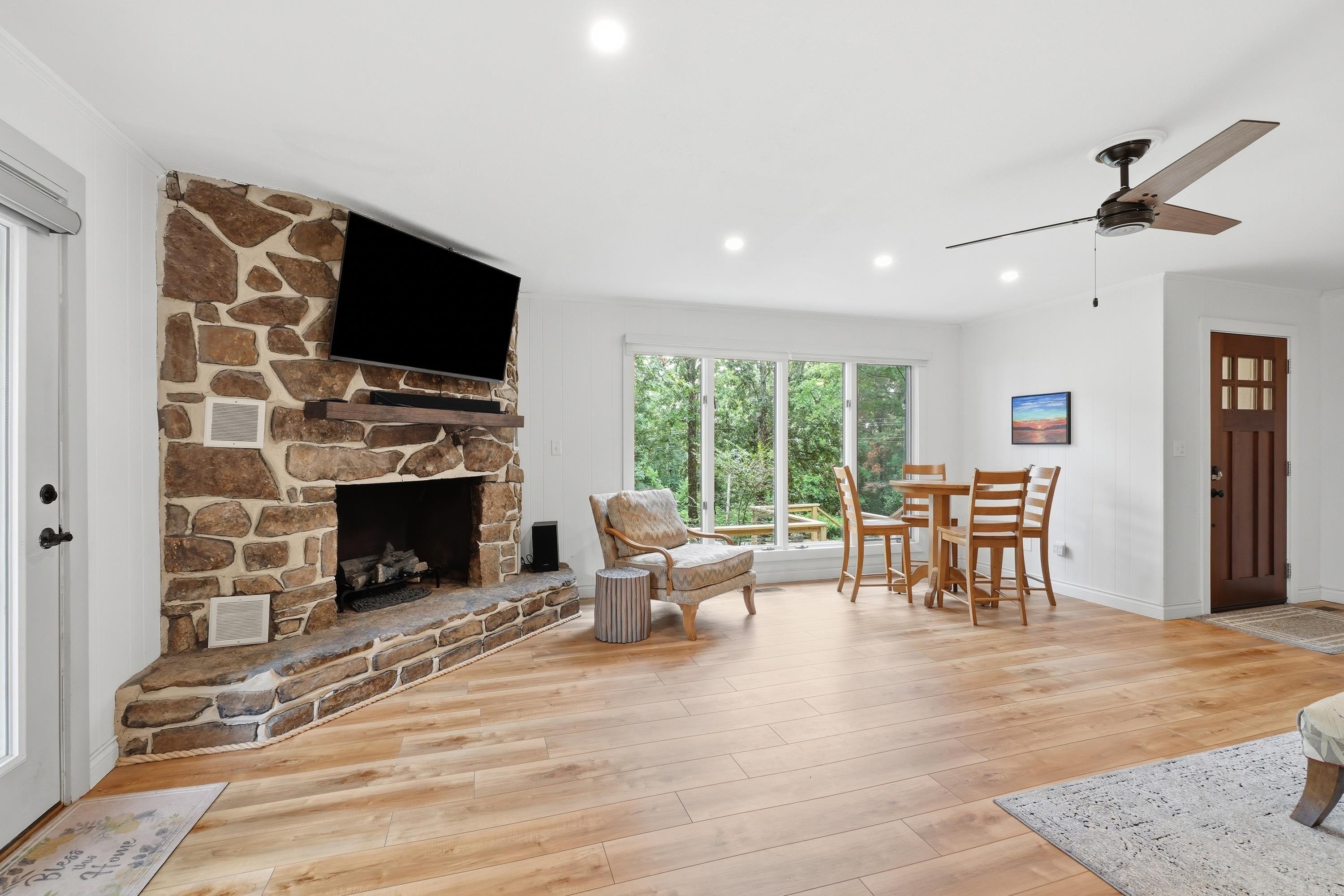 211 Chelsea Drive Property Photo 14