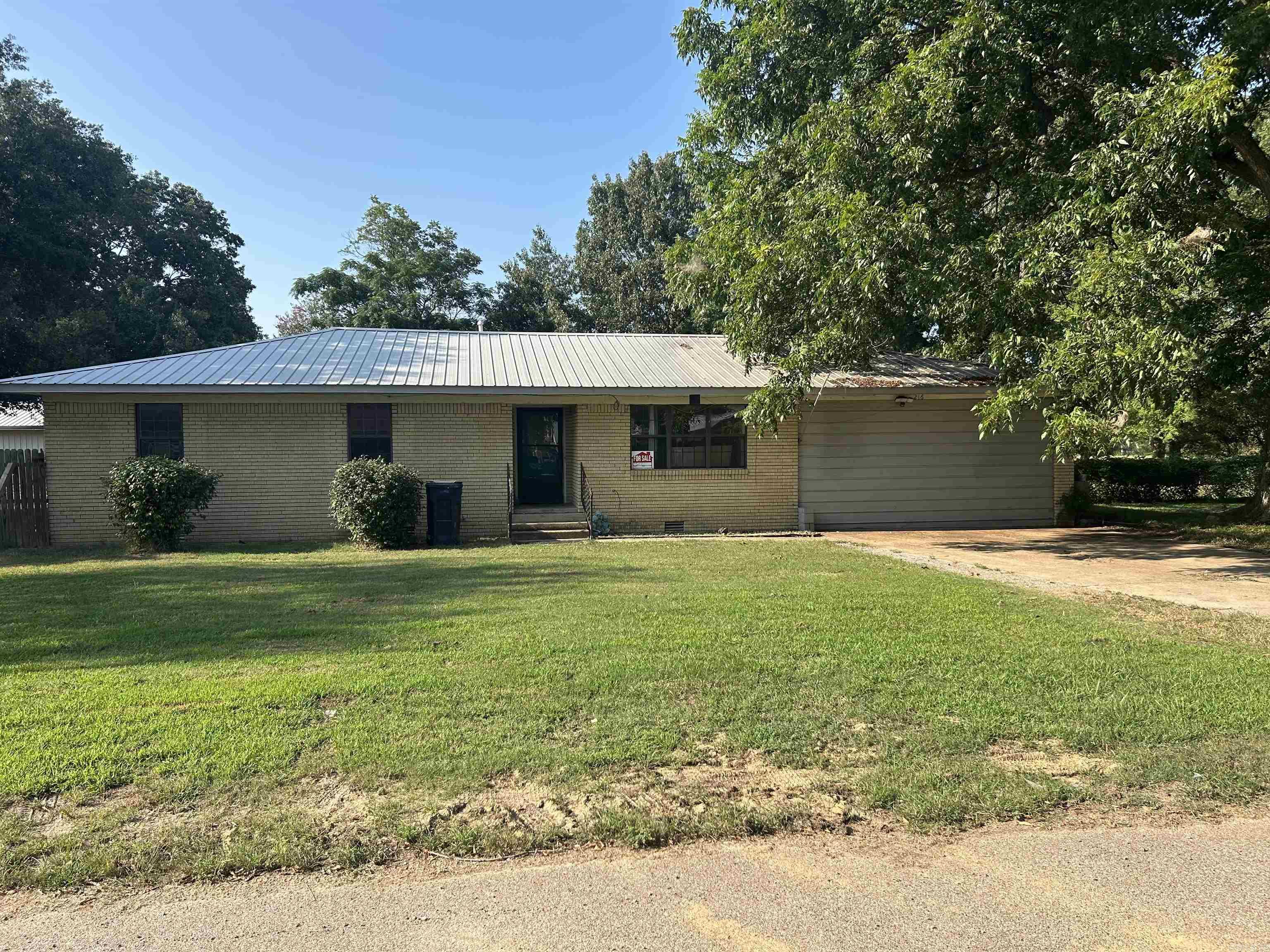 216 Sulcer Street Property Photo 1
