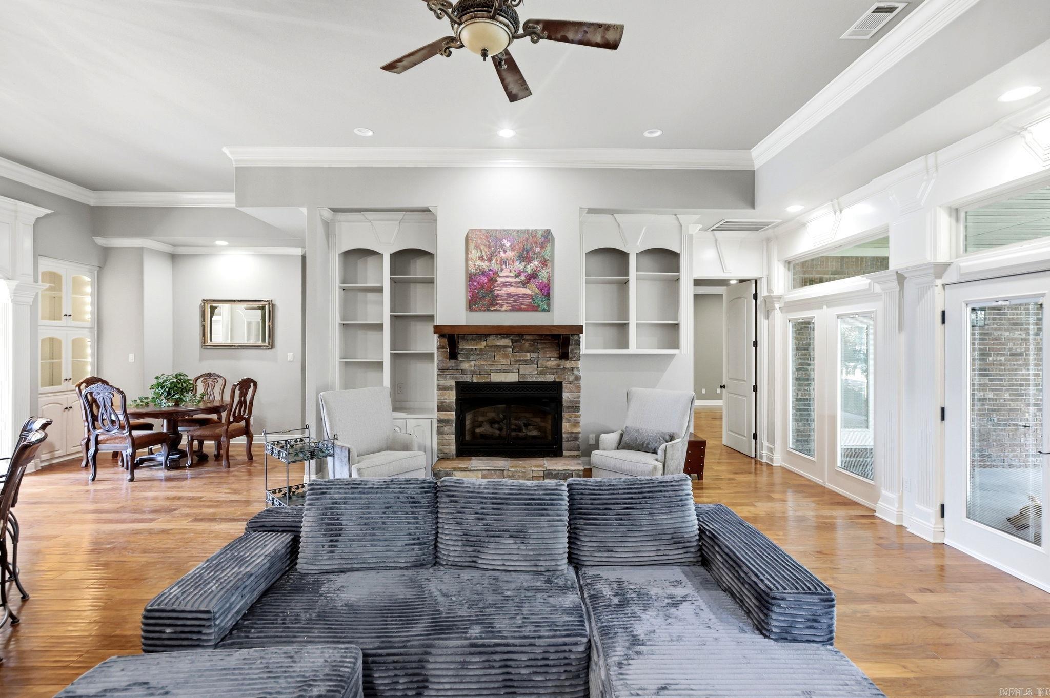 209 Cobblestone Drive Property Photo 3