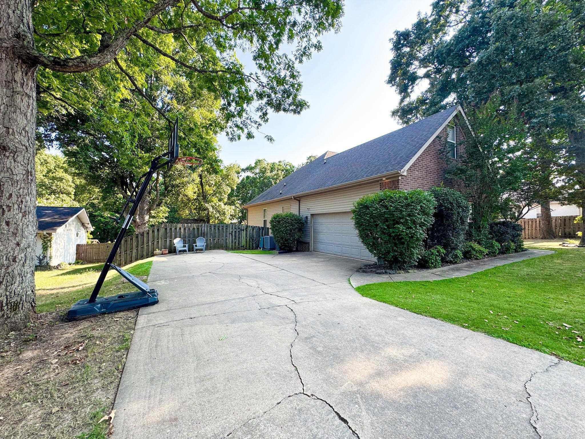 2021 Boundary Oaks Drive Property Photo 3