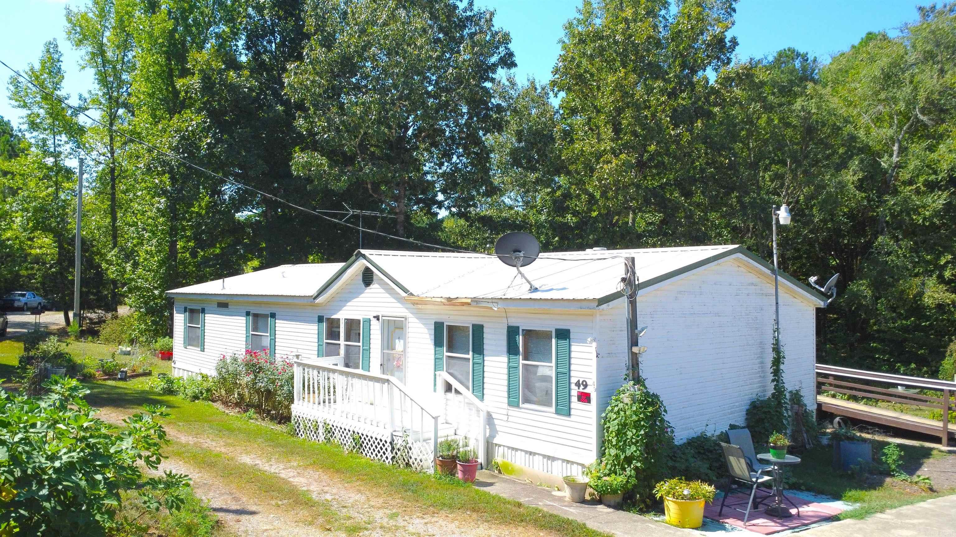 49 Bobby's Lane Property Photo 2